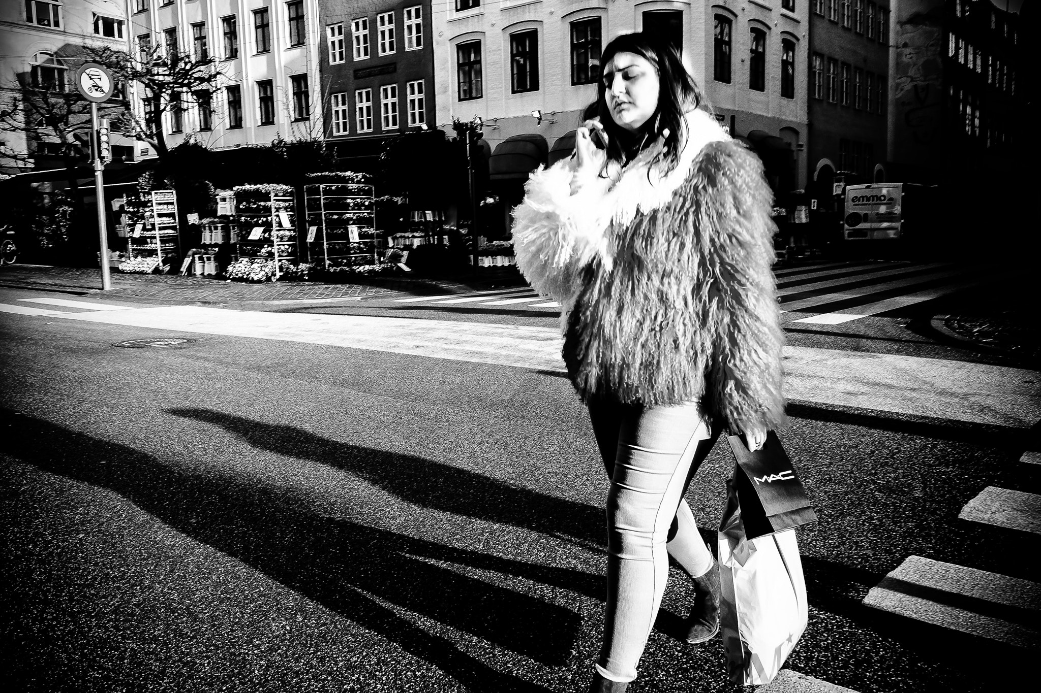 Fujifilm X-Pro2 + Fujifilm XF 18mm F2 R sample photo. Images on the run... photography