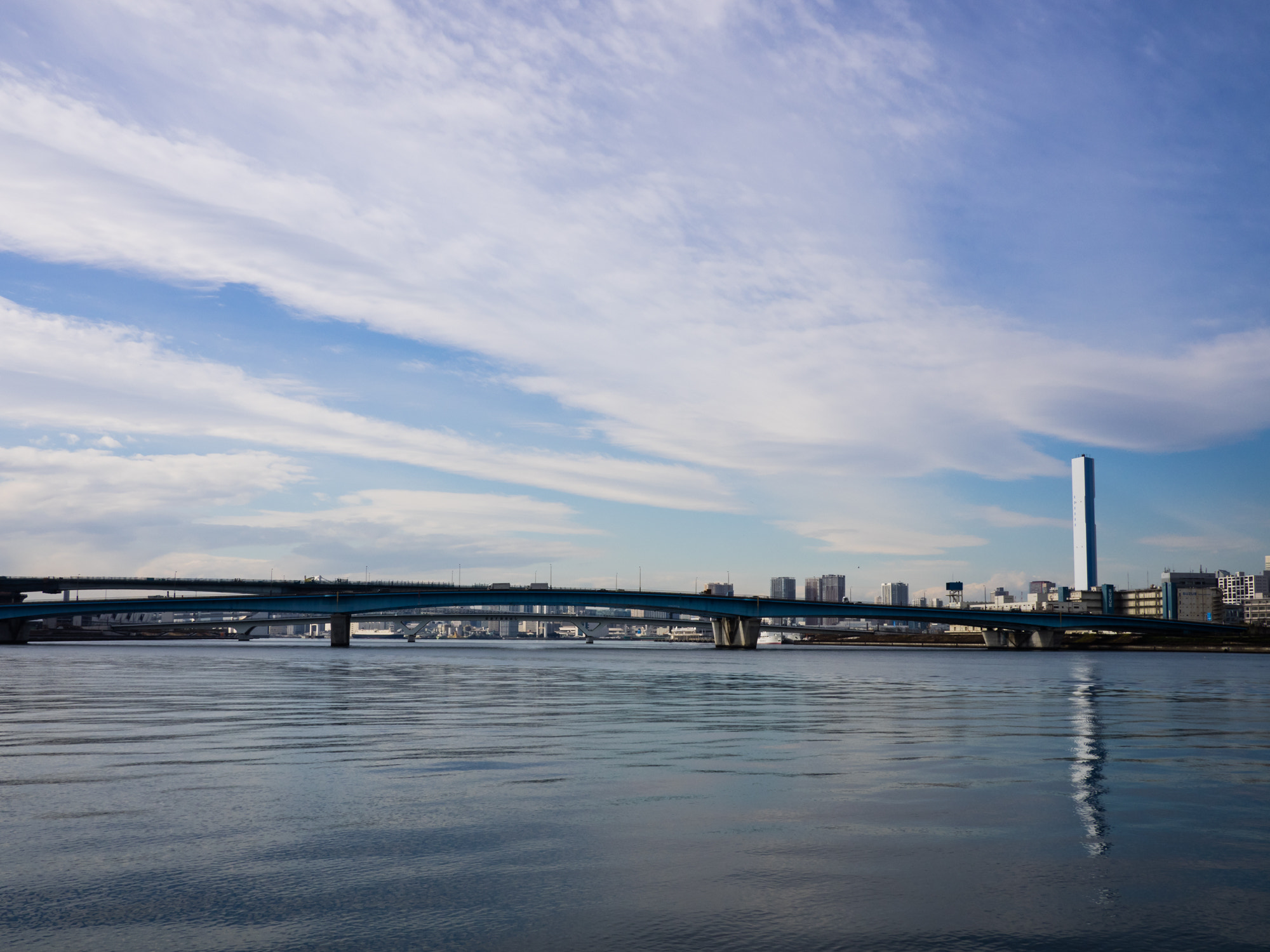 Olympus OM-D E-M1 + LUMIX G 20/F1.7 II sample photo. Sky, sea, bridge photography