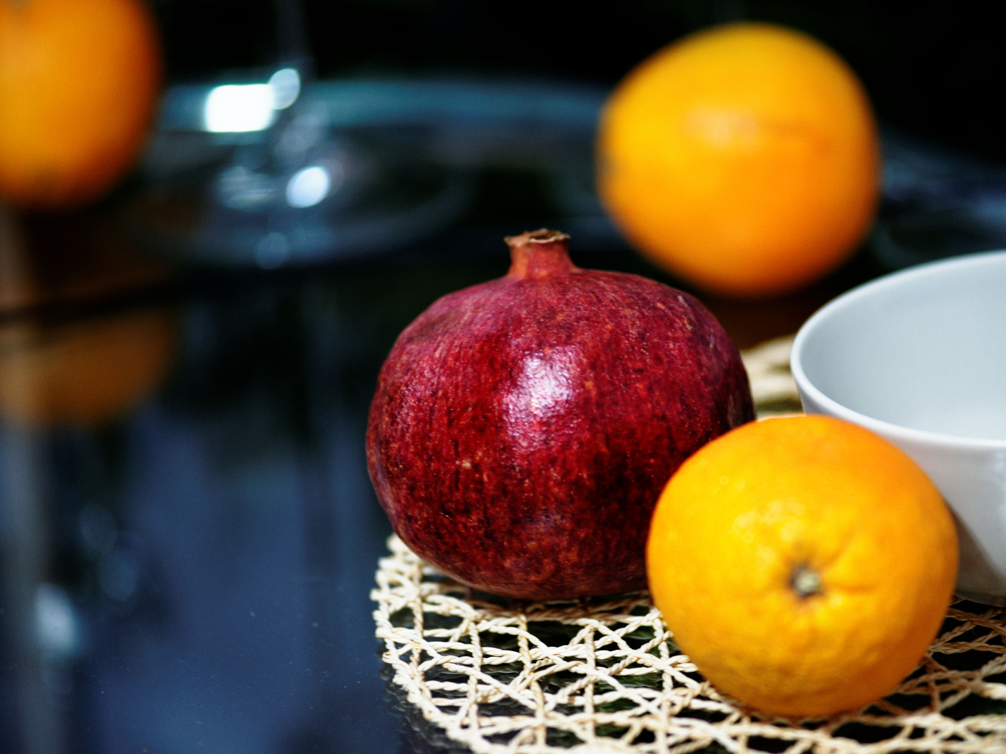 Minolta AF 80-200mm F2.8 HS-APO G sample photo. Pomegranate & oranges photography