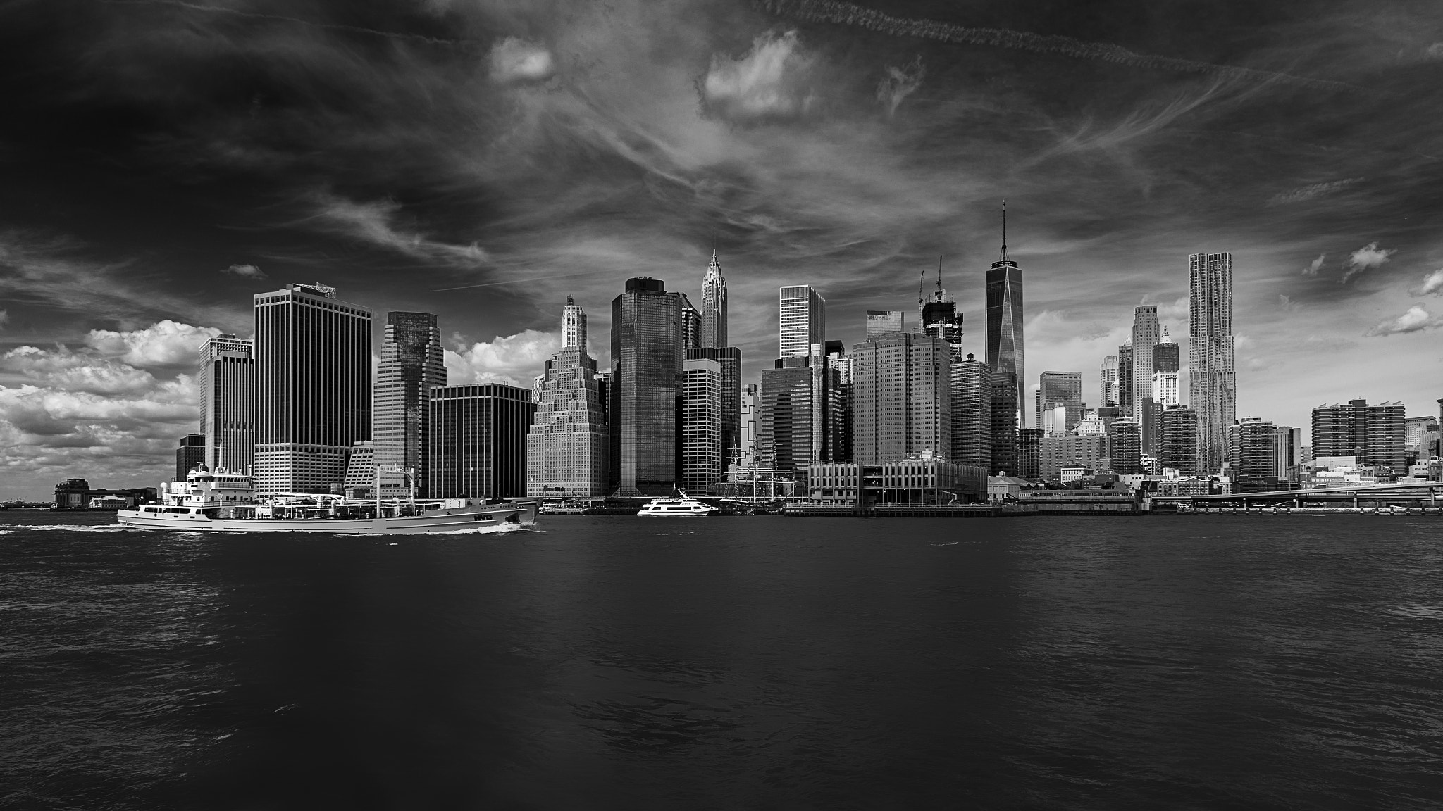 Canon EF 24mm F2.8 IS USM sample photo. Manhattan b&w photography