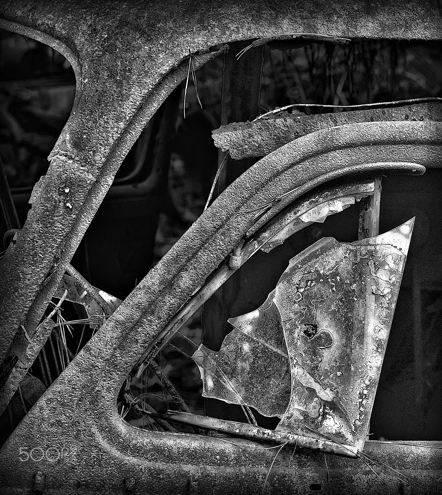 Sony a7R + Sony FE 70-200mm F4 G OSS sample photo. Junkyard 93: broken wing window photography