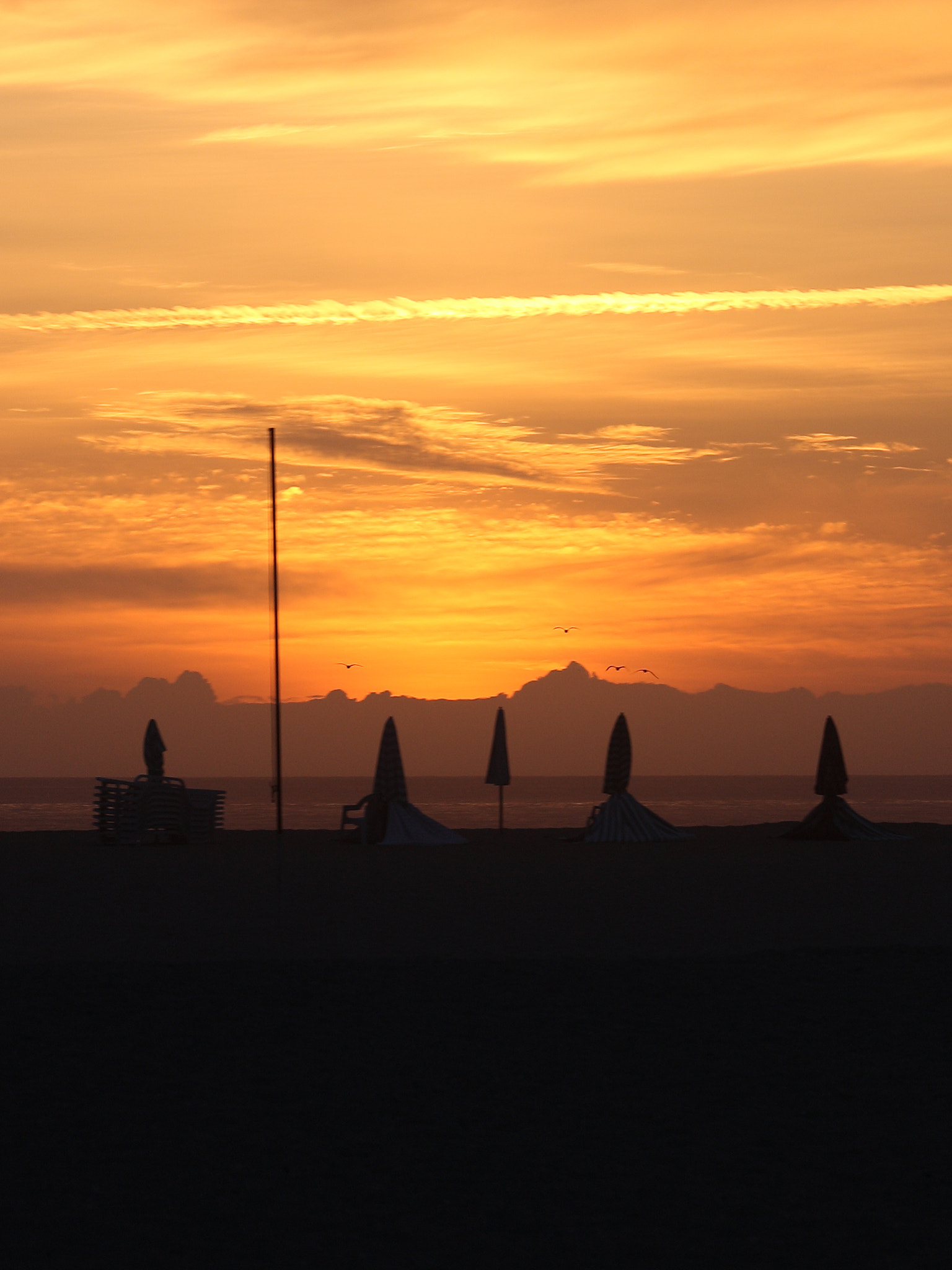 Canon EF-S 18-200mm F3.5-5.6 IS sample photo. Atlantic ocean sunset in figueira da foz  portugal photography
