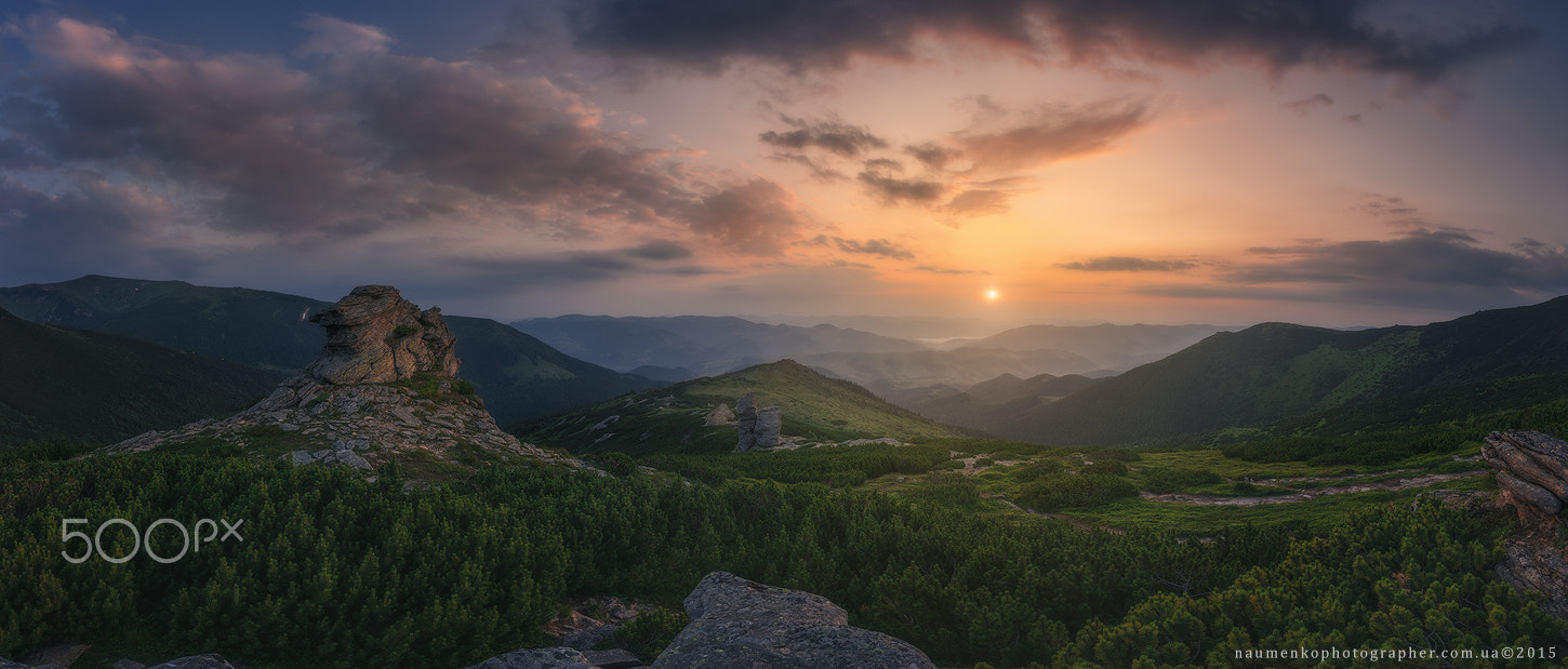 Sony a7R + Sony FE 28mm F2 sample photo. Ukraine. carpathians. sunrise eared stone photography