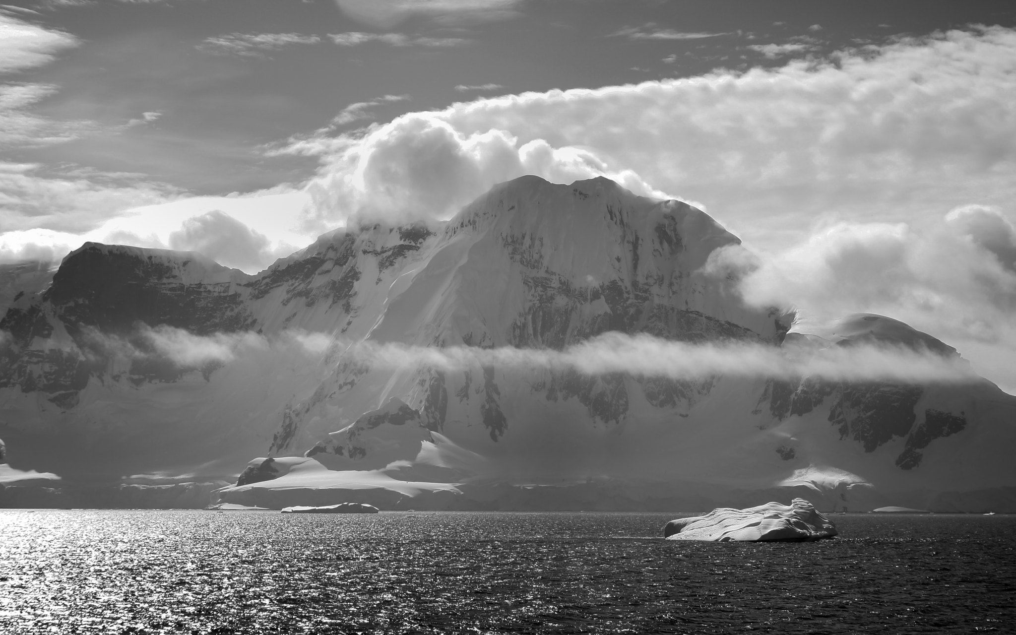 Canon EOS 1000D (EOS Digital Rebel XS / EOS Kiss F) sample photo. Mist - cloud - mountain photography