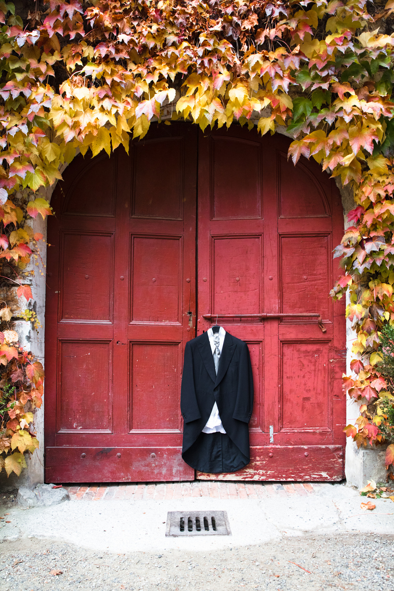 Canon EOS 5DS + Sigma 24-70mm F2.8 EX DG Macro sample photo. The groom's dress photography