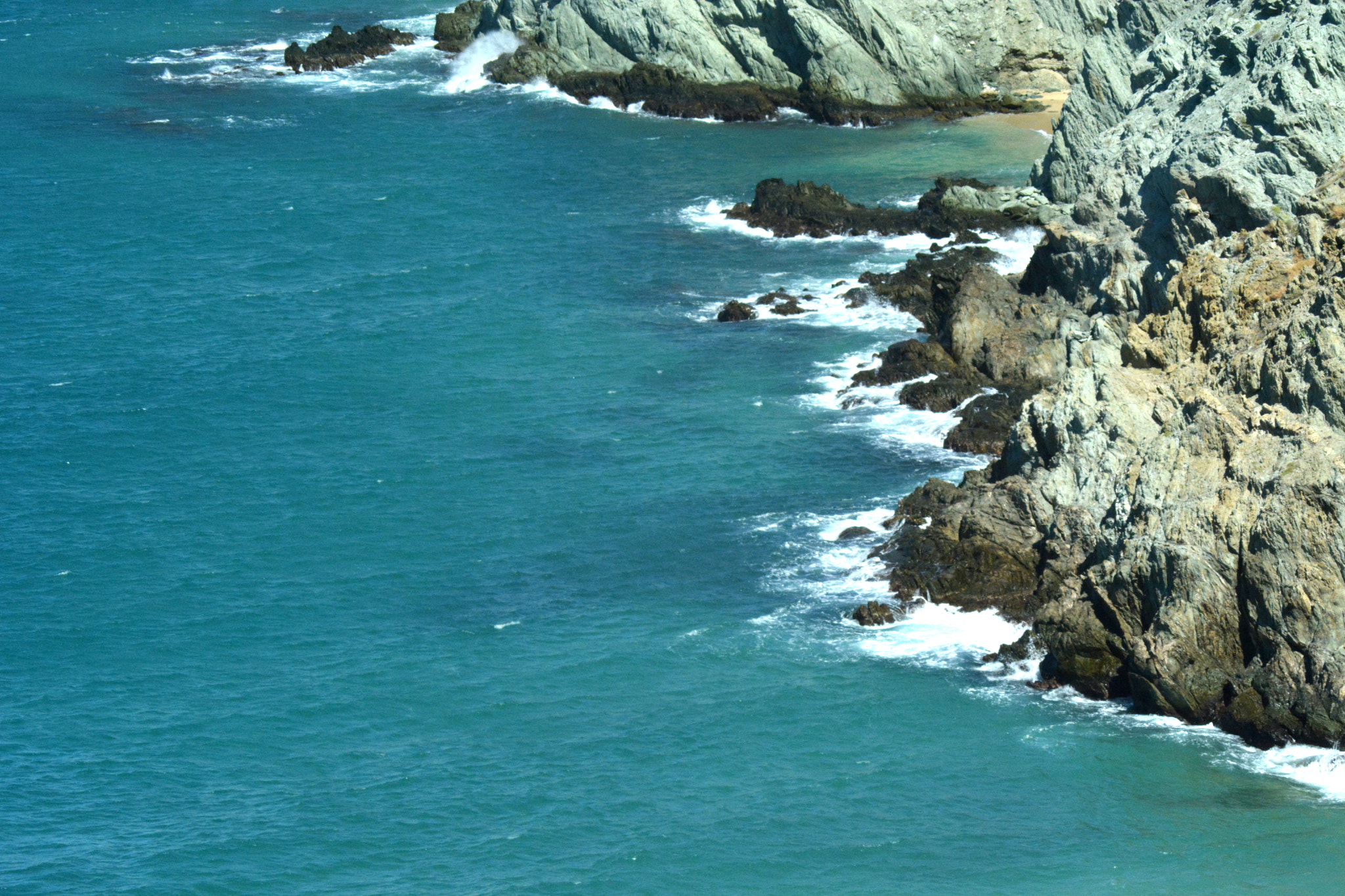 Nikon AF Nikkor 70-300mm F4-5.6G sample photo. Rocky seashore photography