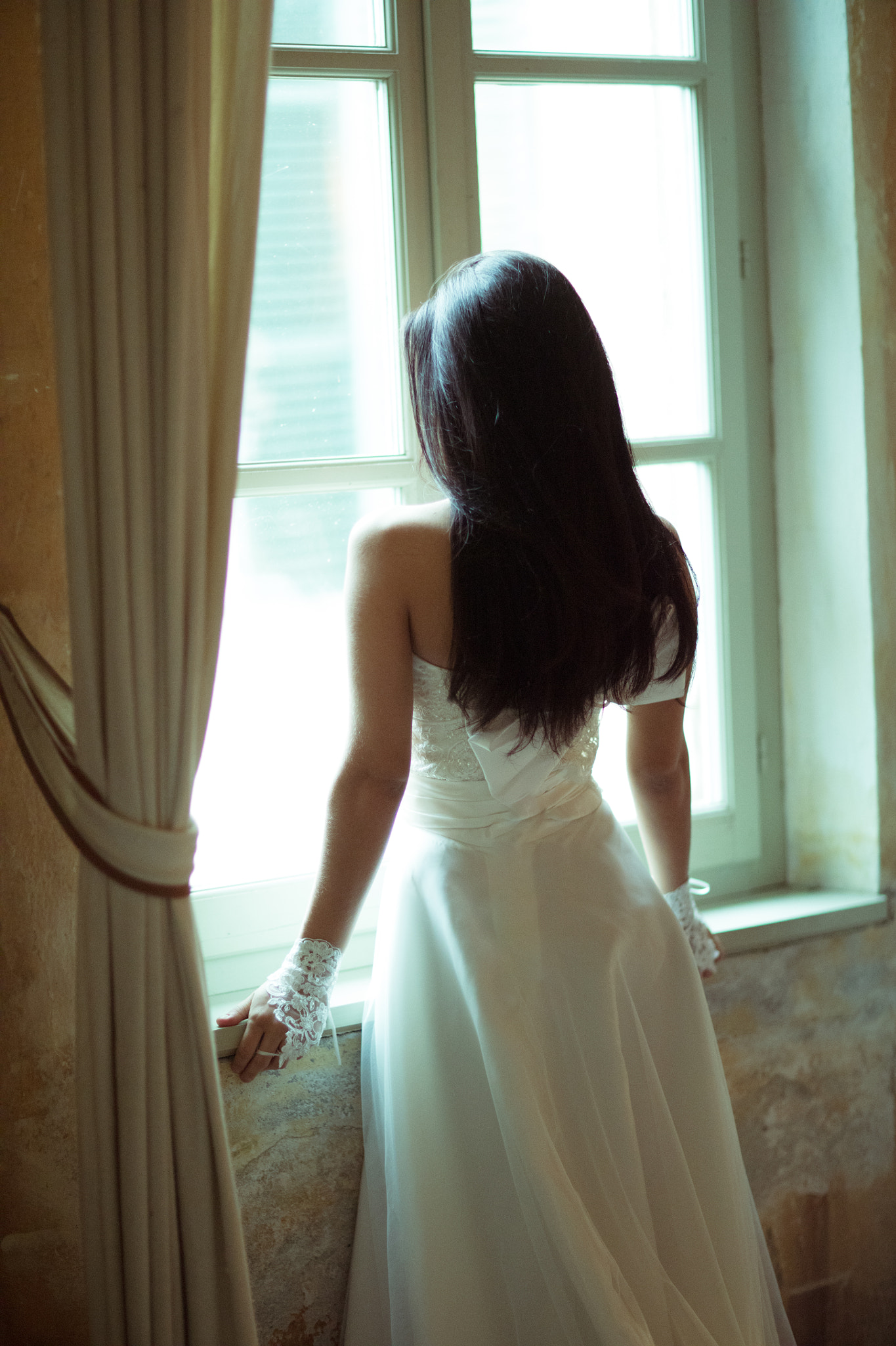 Canon EOS 5DS + Canon EF 85mm F1.2L II USM sample photo. Looking for the groom... photography