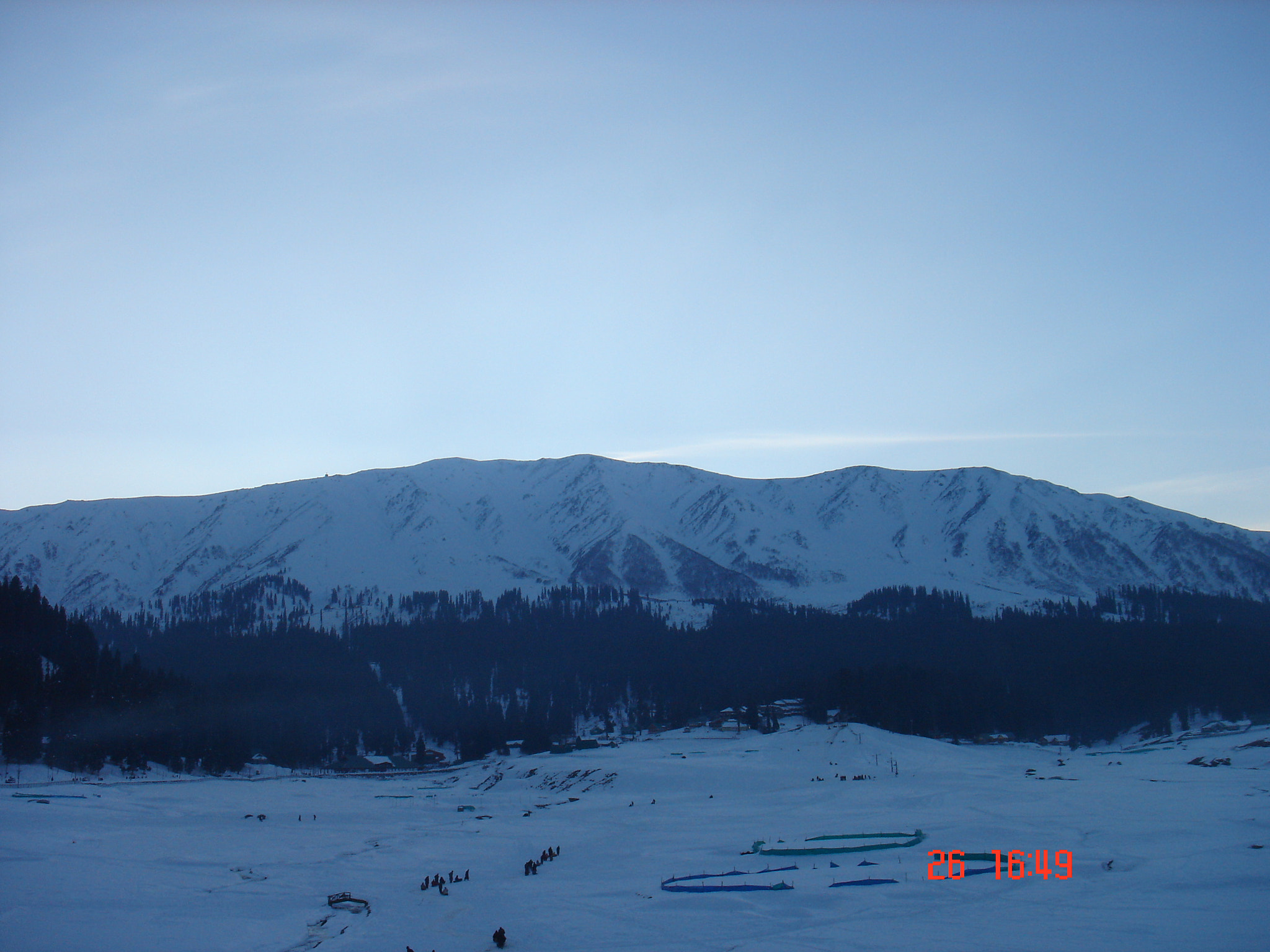 Sony DSC-F88 sample photo. Gulmarg skiing photography