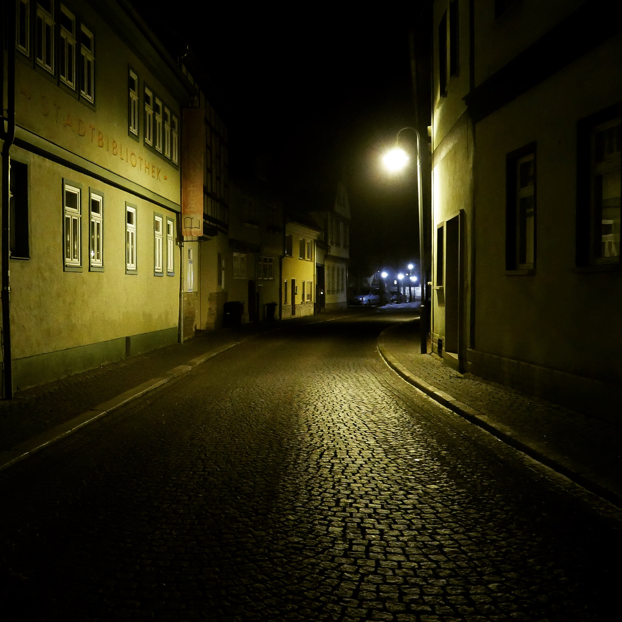 Panasonic Lumix DMC-GX85 (Lumix DMC-GX80 / Lumix DMC-GX7 Mark II) sample photo. Cobblestone street in bad langensalza photography
