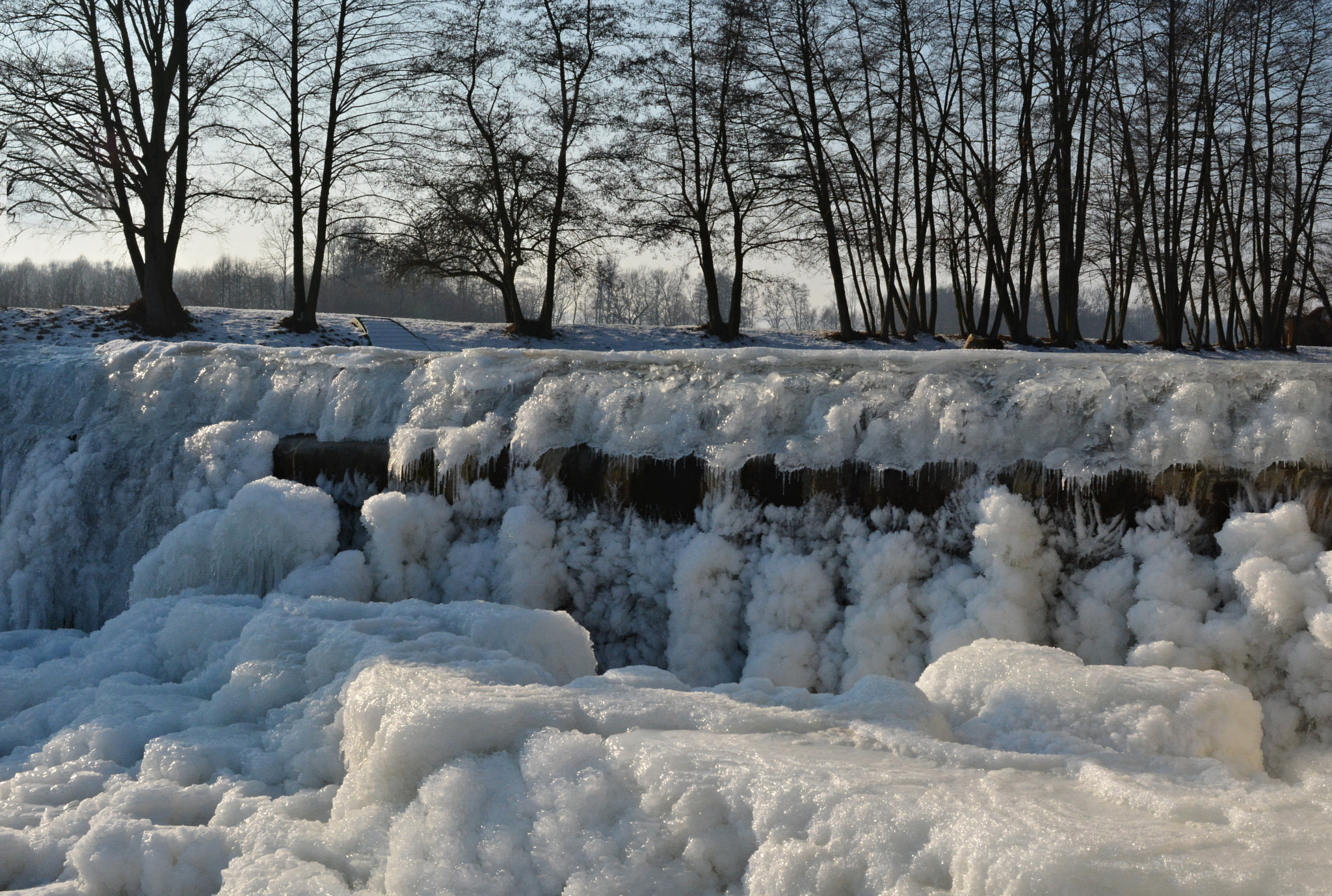 Nikon D7100 + Nikon AF-S Nikkor 28mm F1.8G sample photo. Zamrzlý splav photography