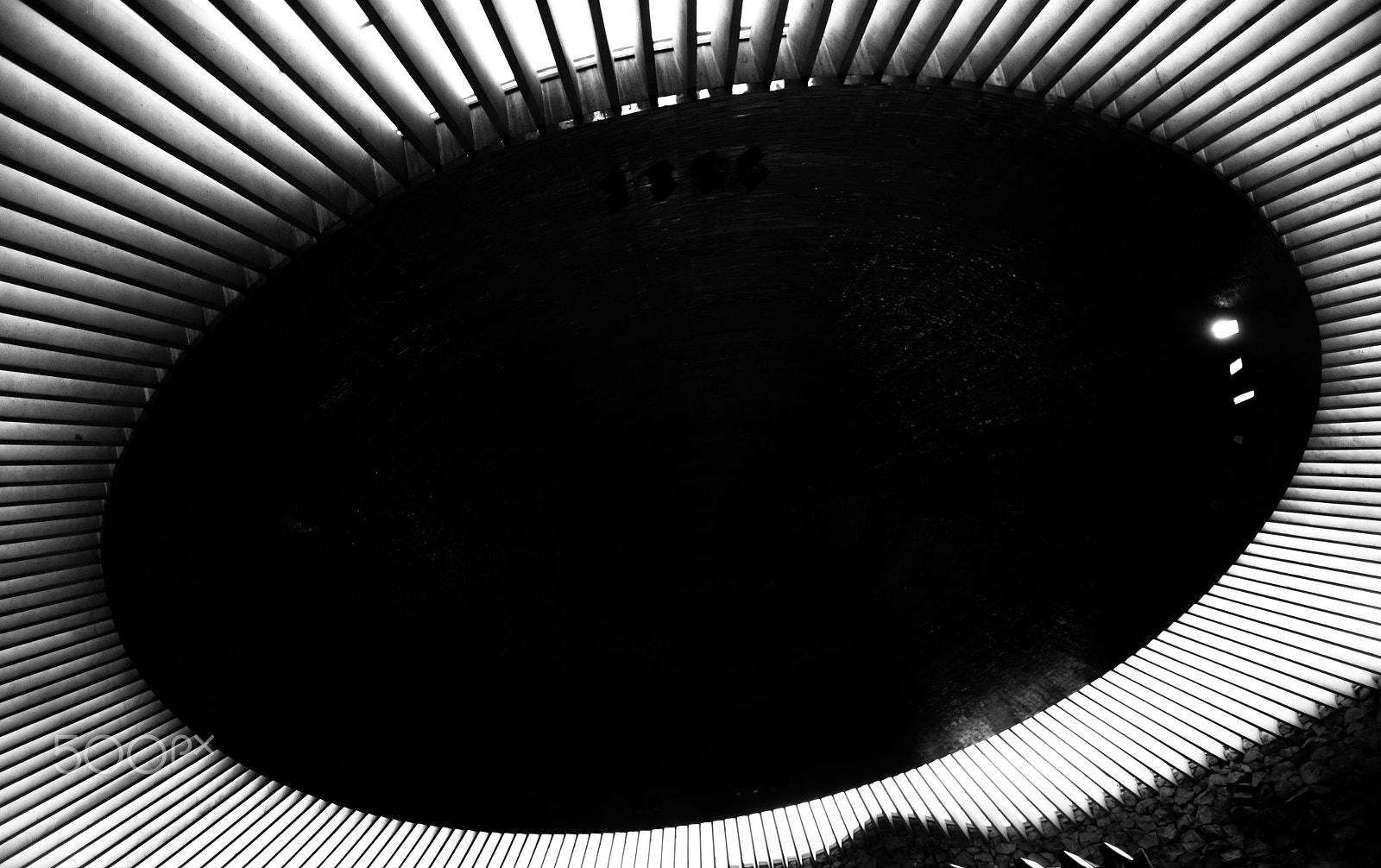 Nikon AF-S Nikkor 17-35mm F2.8D ED-IF sample photo. Lines and circle photography