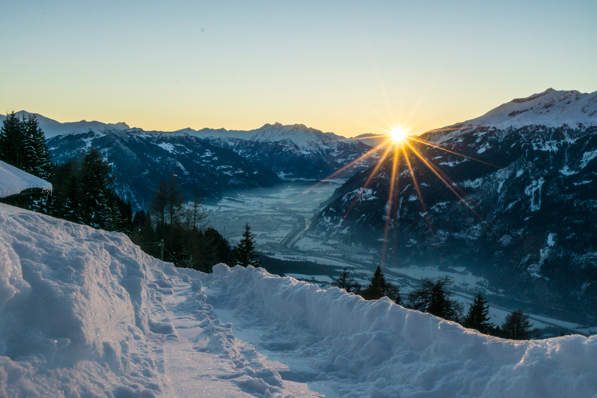 Sony Vario Tessar T* FE 24-70mm F4 ZA OSS sample photo. Sonnenuntergang über chur photography