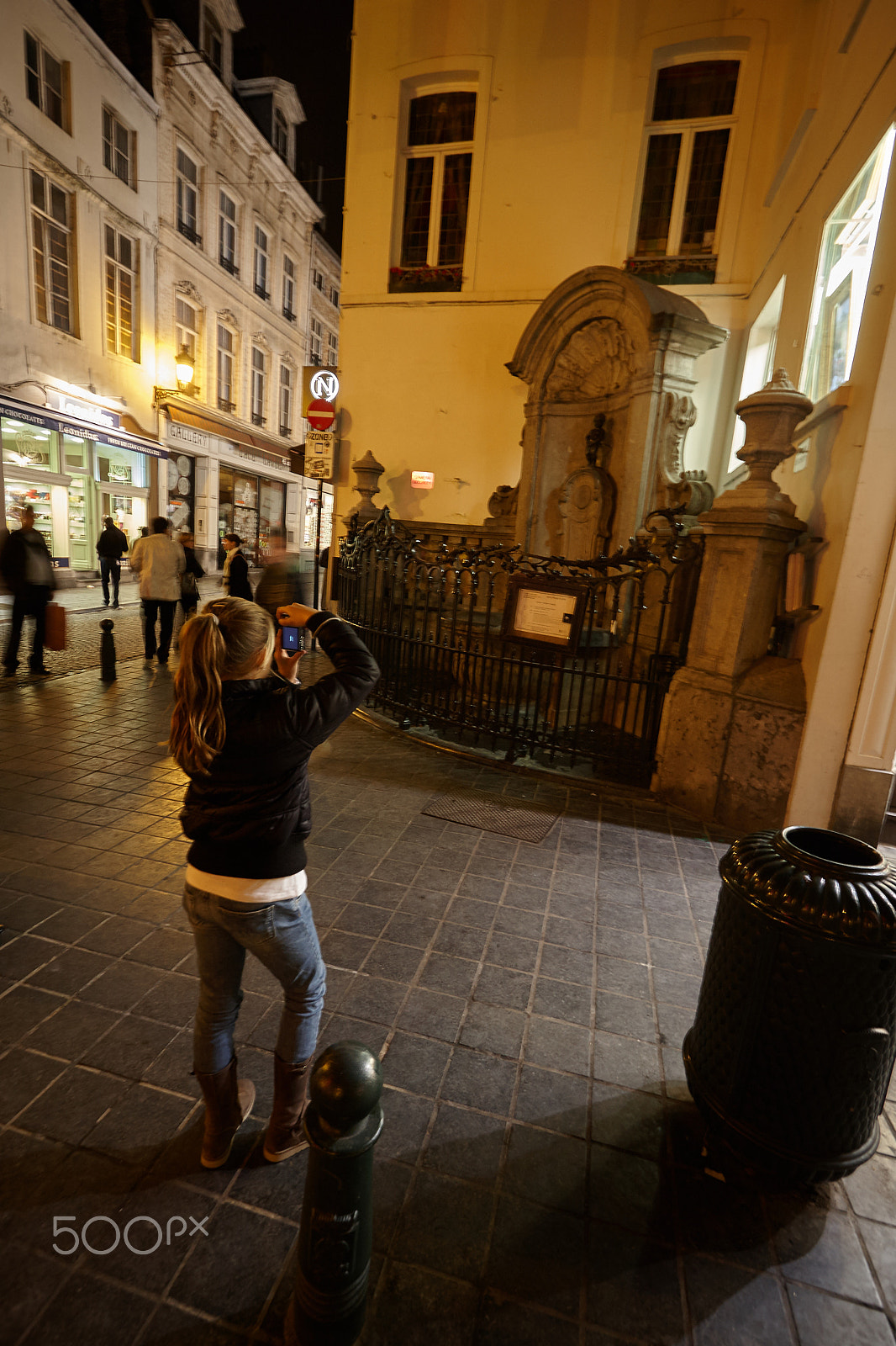 Canon EF-S 10-22mm F3.5-4.5 USM sample photo. Pis mannequin photography