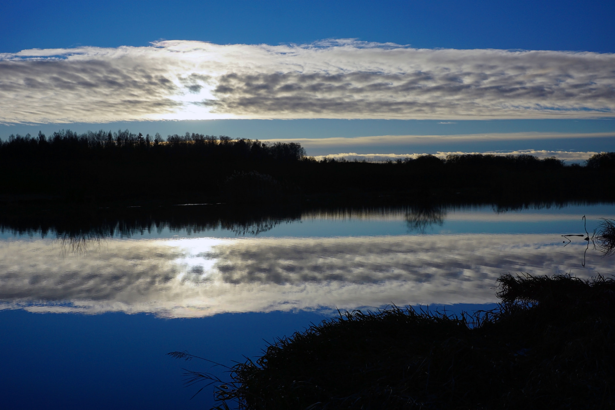 Sony ILCA-77M2 sample photo. Blue and white stripes photography