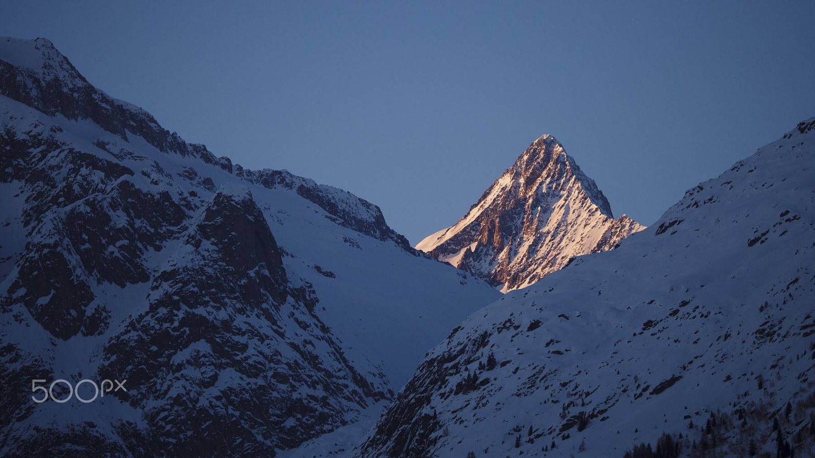 Panasonic Lumix G X Vario 35-100mm F2.8 OIS sample photo. Finsteraarhorn in the alpenglow photography