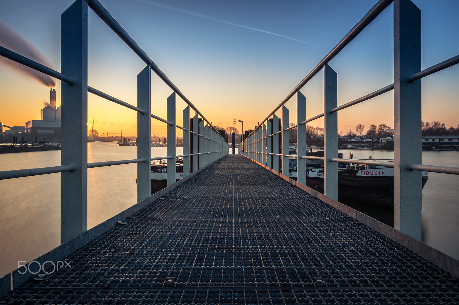 Nikon D5300 + Sigma 18-35mm F1.8 DC HSM Art sample photo. Hamburg billwerder bucht photography