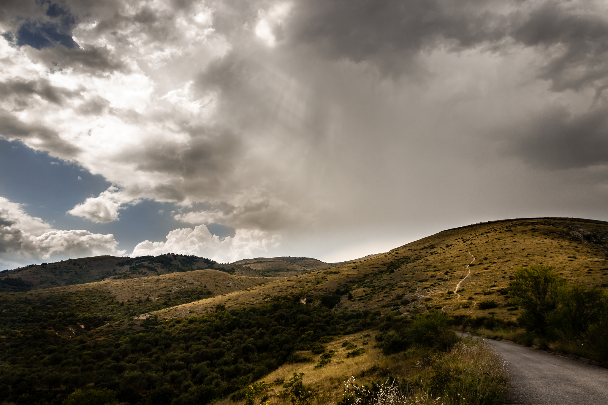 Sigma 17-70mm F2.8-4 DC Macro OS HSM sample photo. Abruzzo landscape photography