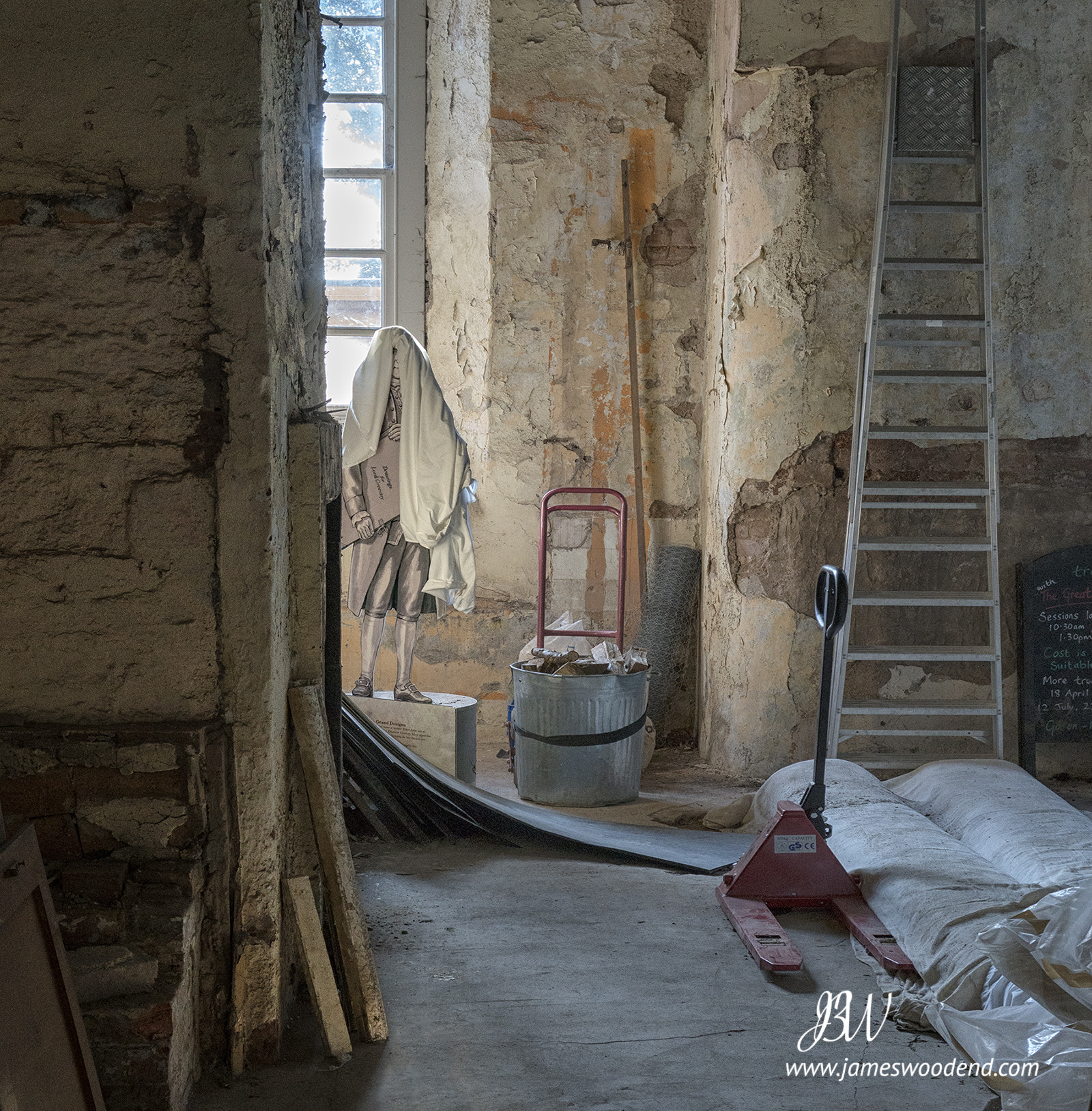 Sony a7R II + Sony Sonnar T* FE 35mm F2.8 ZA sample photo. Derelict stately home photography