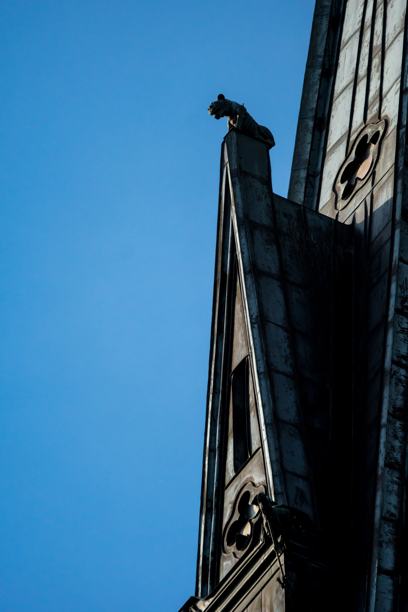Sony ILCA-77M2 + Sony 70-400mm F4-5.6 G SSM sample photo. Church roof photography