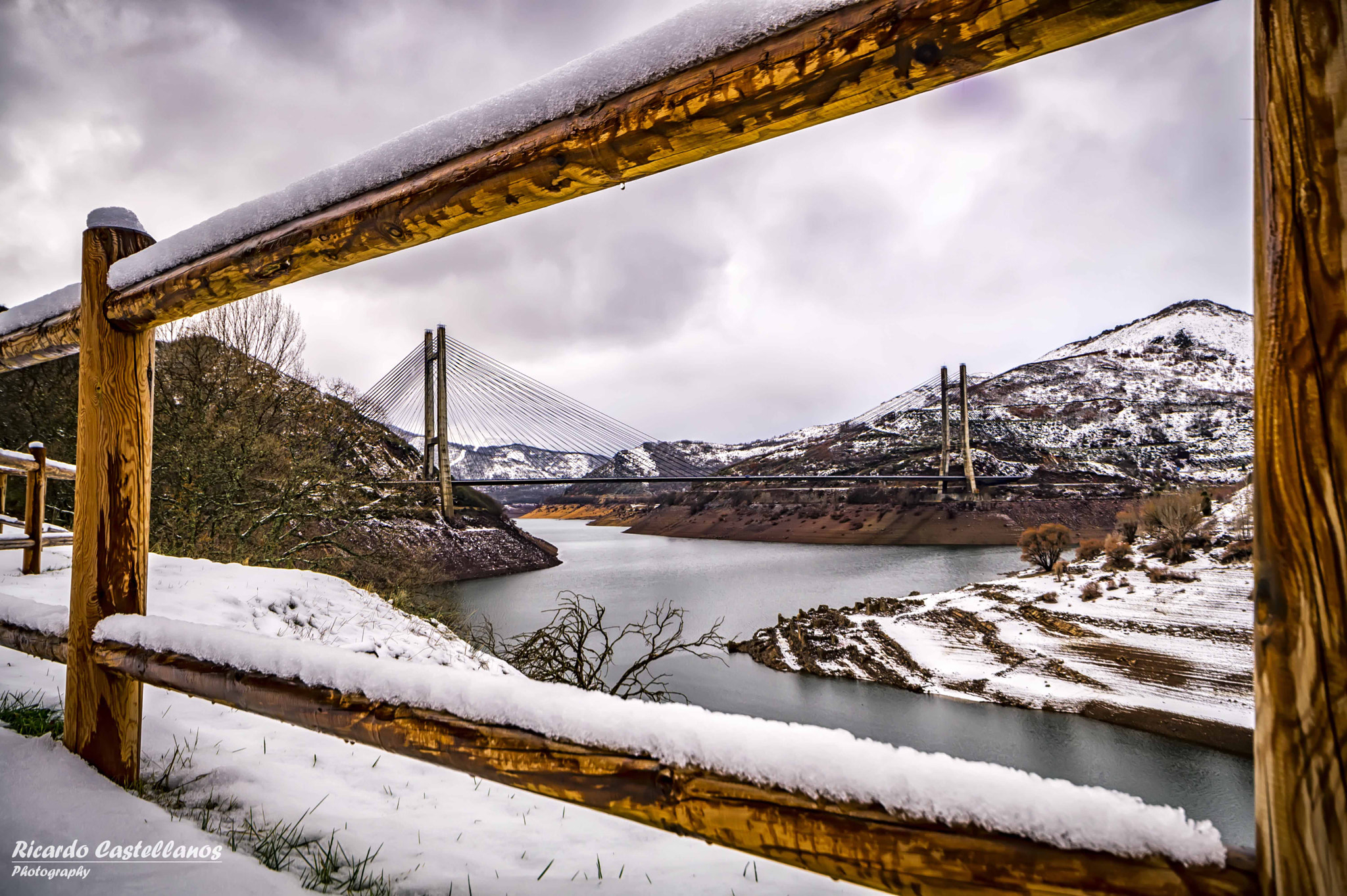 Sony SLT-A58 sample photo. Puente de fernández casado en el embalse de barrios de luna (león). photography