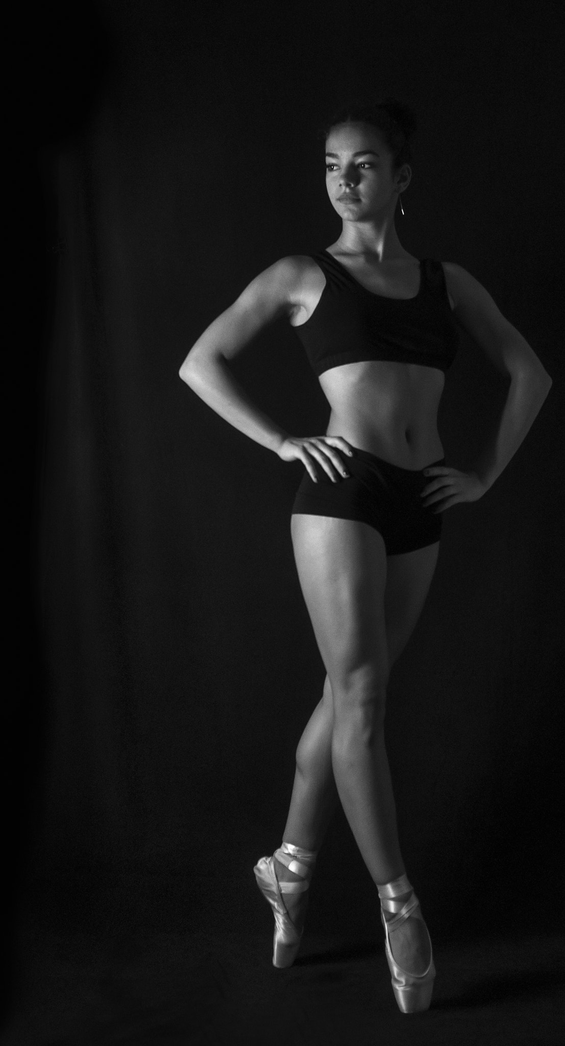 AF Nikkor 35mm f/2 sample photo. Ballerina photography