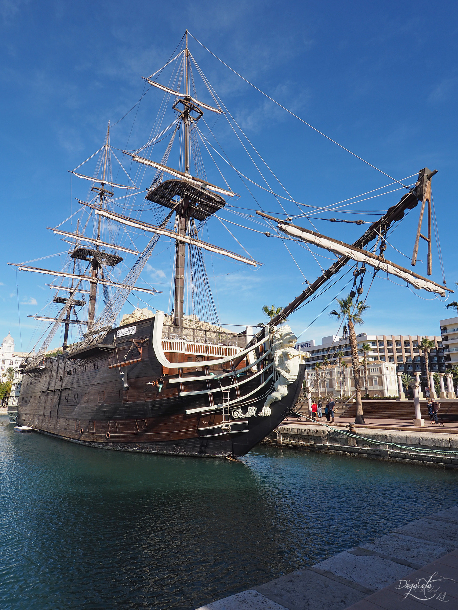 Olympus OM-D E-M10 II + OLYMPUS M.9-18mm F4.0-5.6 sample photo. El santísima trinidad, en el puerto de alicante. photography