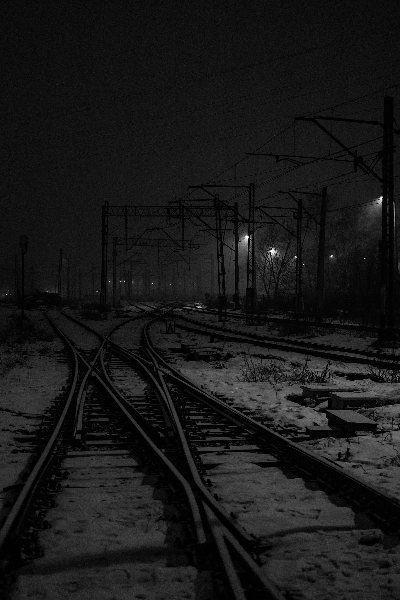 Fujifilm X-Pro1 + Fujifilm XF 35mm F2 R WR sample photo. Tracks in the night. photography