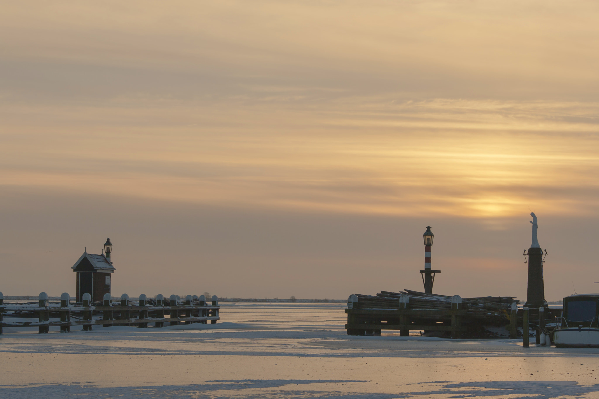 Sigma 18-250mm F3.5-6.3 DC OS HSM sample photo. A winter view through a port hole photography