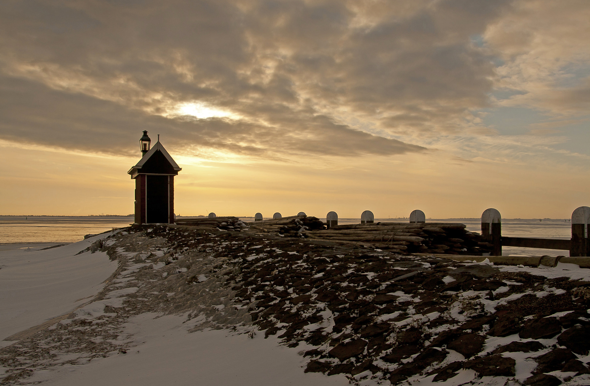 Canon EOS 400D (EOS Digital Rebel XTi / EOS Kiss Digital X) sample photo. Sunrise on a nice winter morning photography