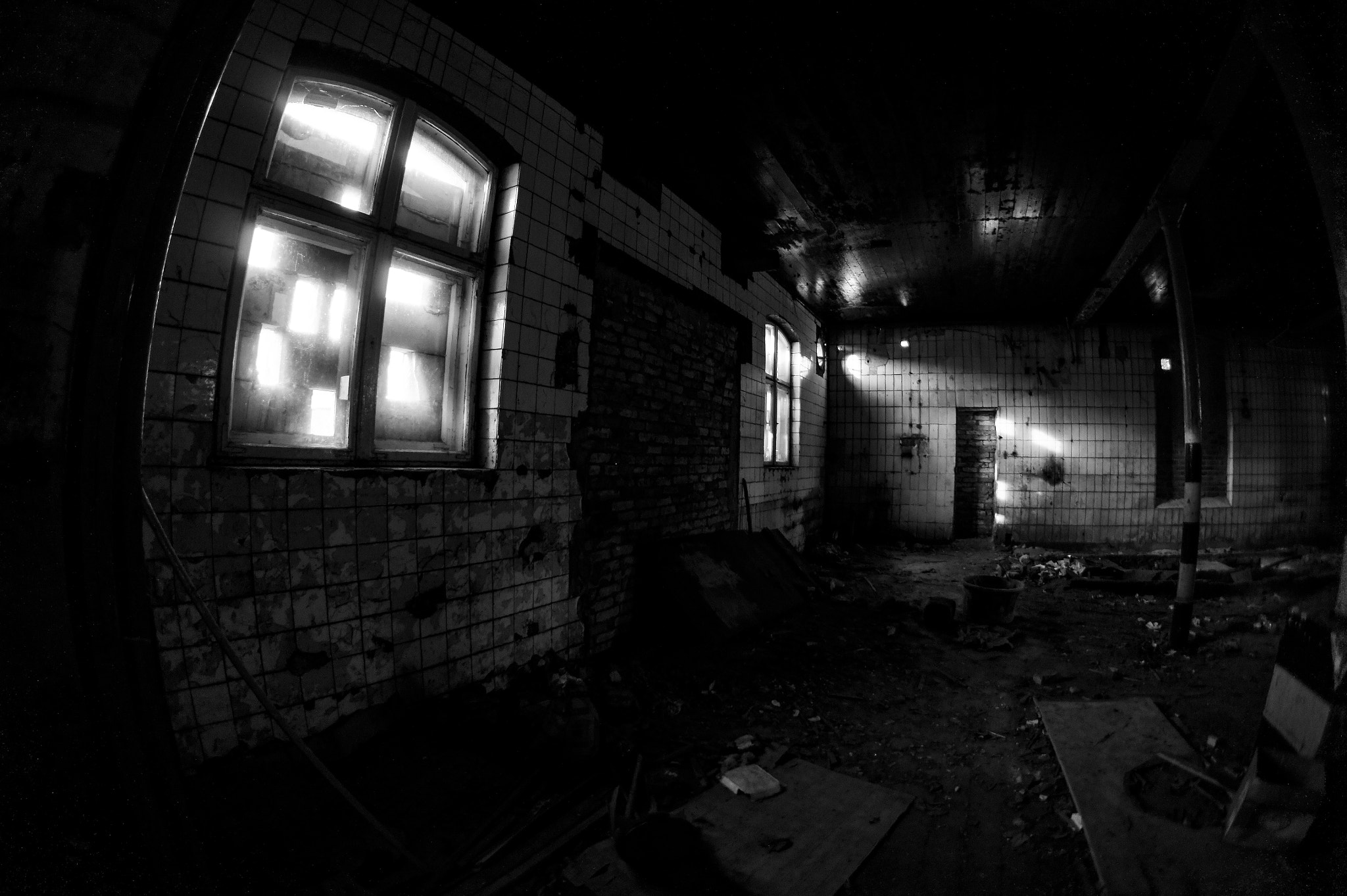Sony Alpha NEX-3 + Sony E 16mm F2.8 sample photo. Apocaliptic shot photography