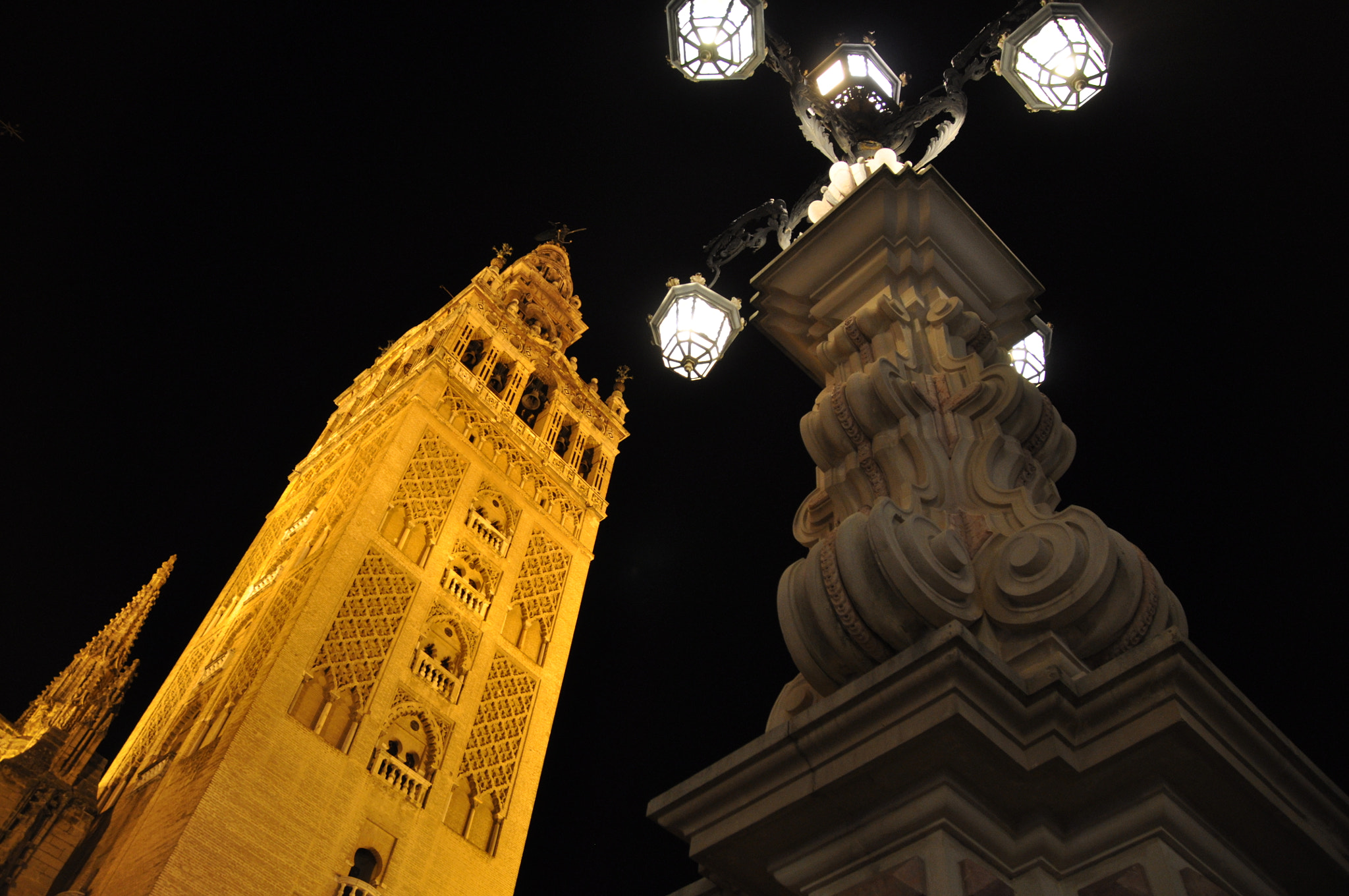 Sigma 18-200mm F3.5-6.3 II DC OS HSM sample photo. Faroles, torre y chapitel photography