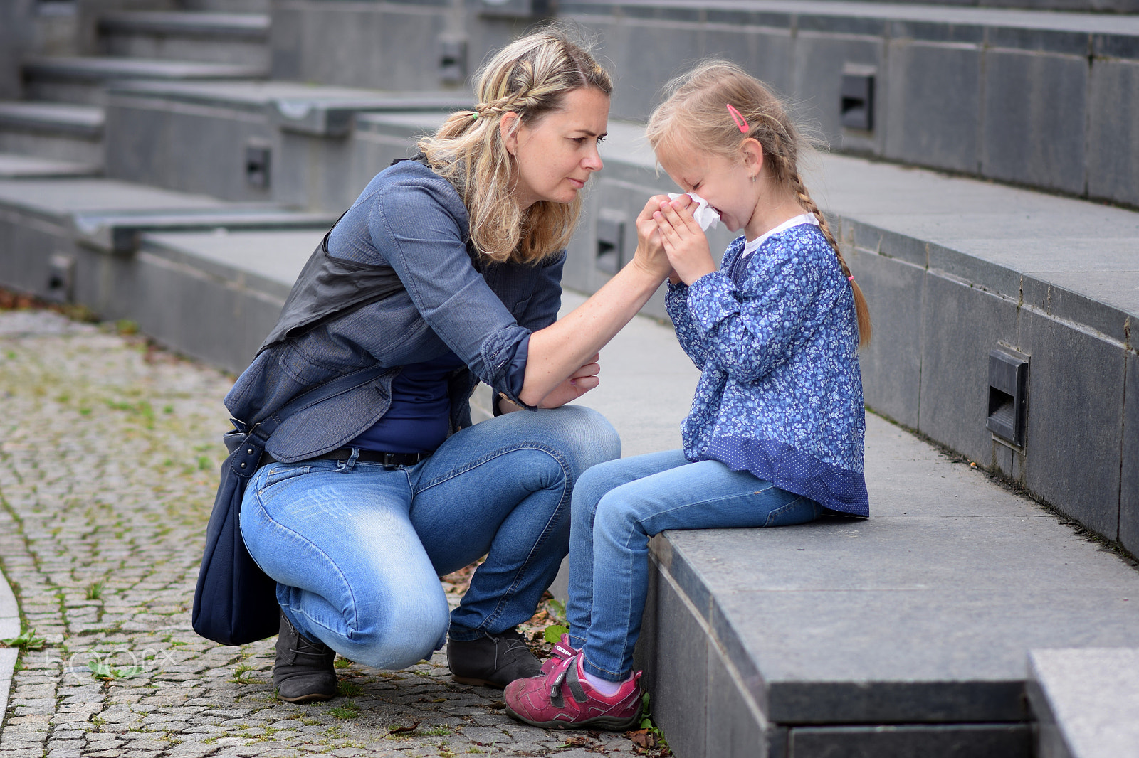 Nikon D5300 + Nikon AF-S Nikkor 85mm F1.8G sample photo. Mother and daughter photography