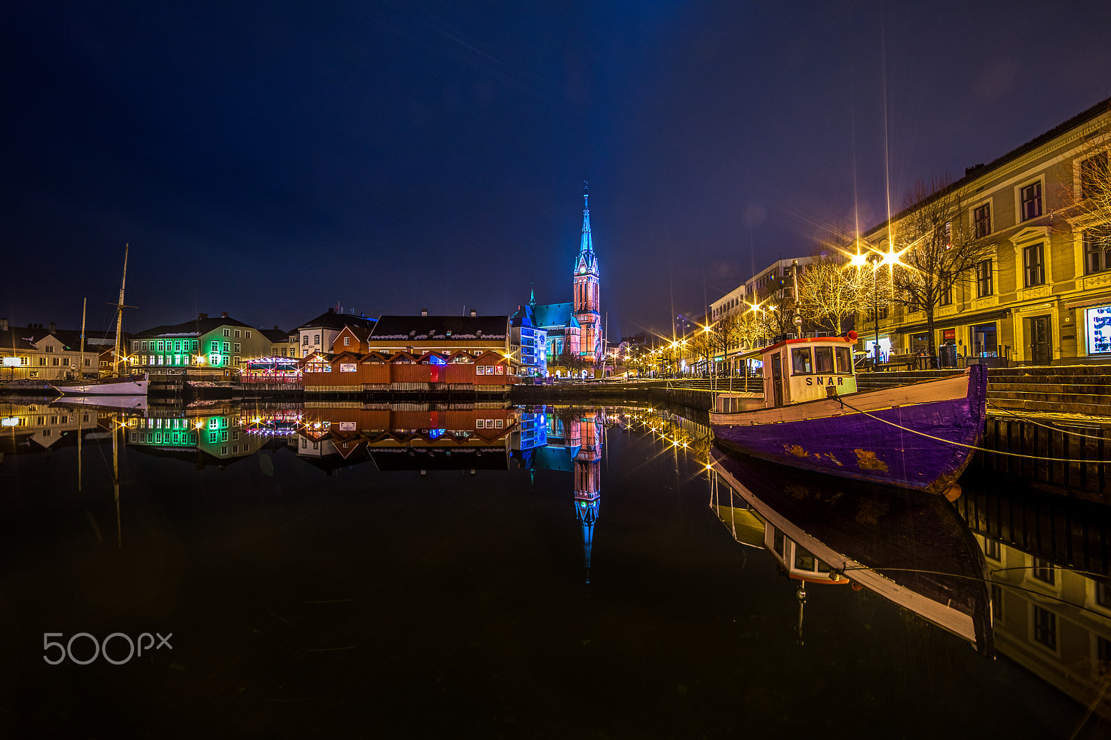 Canon EOS 5D Mark IV + Canon EF 14mm F2.8L II USM sample photo. Arendal by night photography