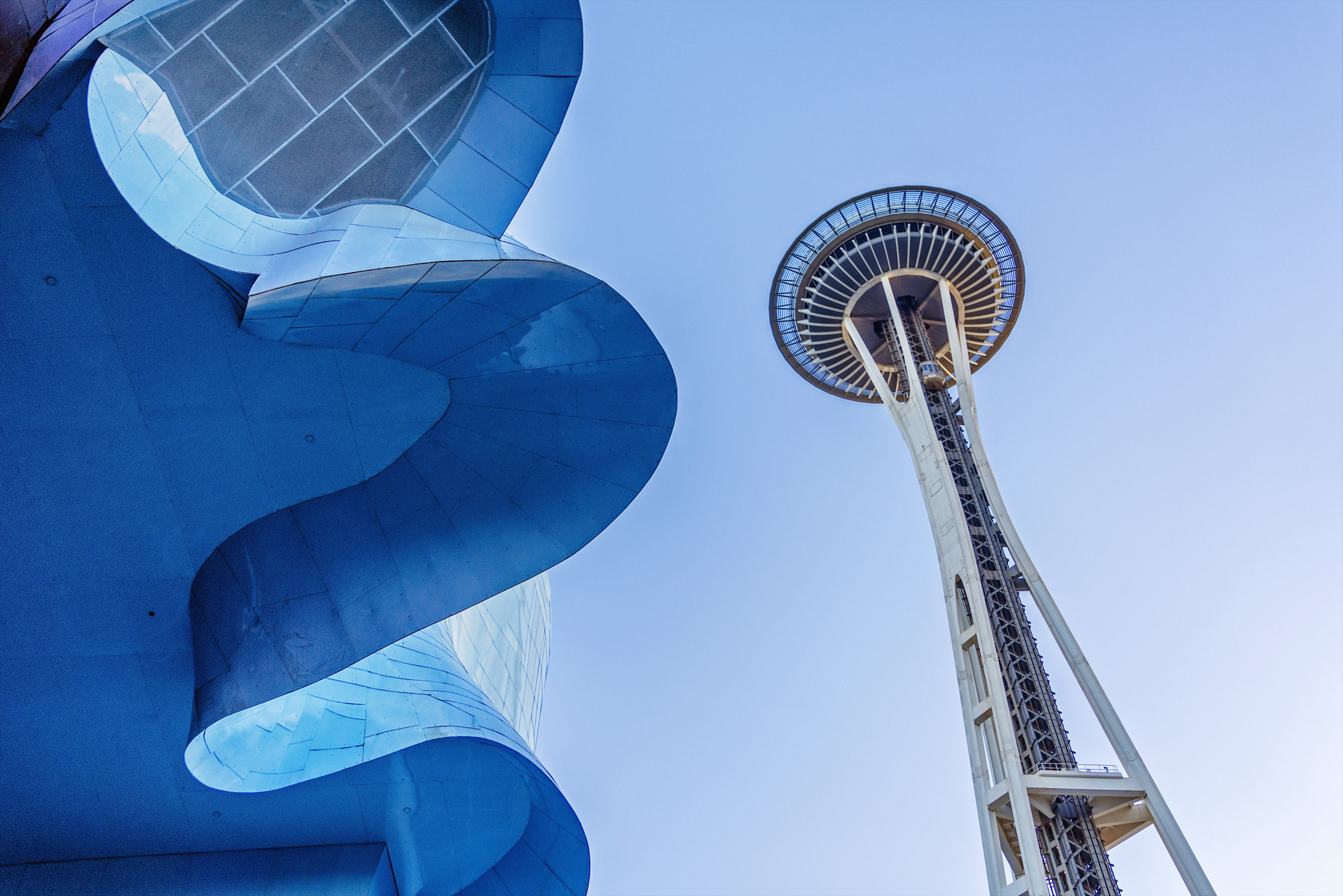 Sony a7R + Sony FE 24-240mm F3.5-6.3 OSS sample photo. Museum of pop culture and the space needle photography