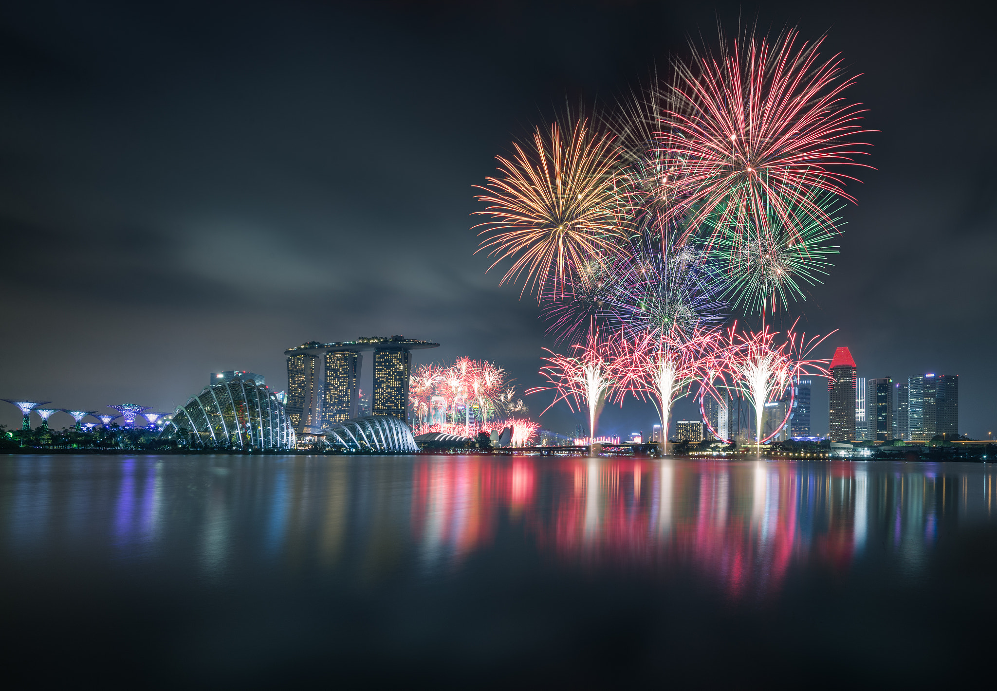 Nikon AF-S Nikkor 14-24mm F2.8G ED sample photo. Singapore cityscape skyline firework celebration photography