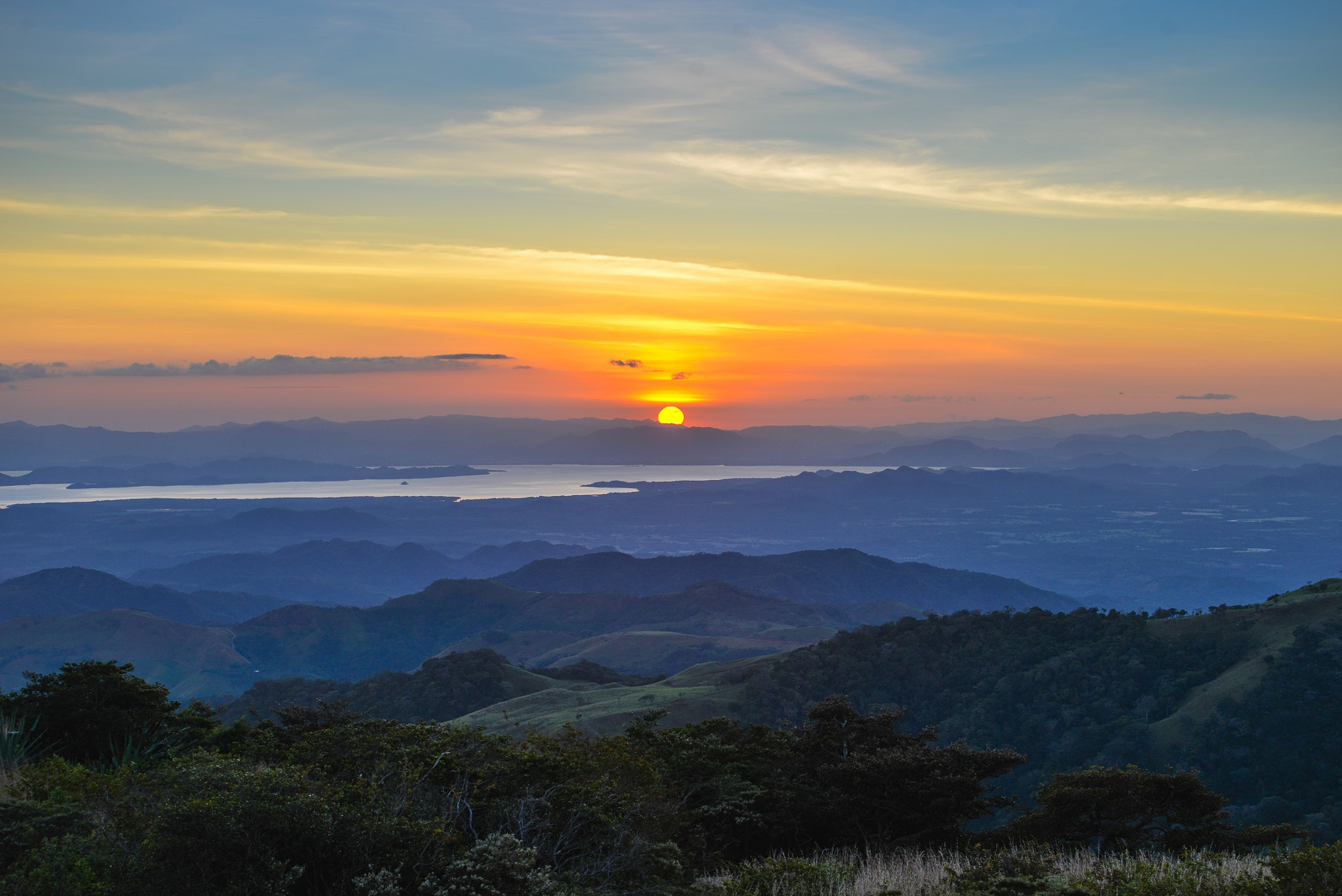 Nikon AF-S Nikkor 70-200mm F4G ED VR sample photo. Costa rica sunset near monteverde photography
