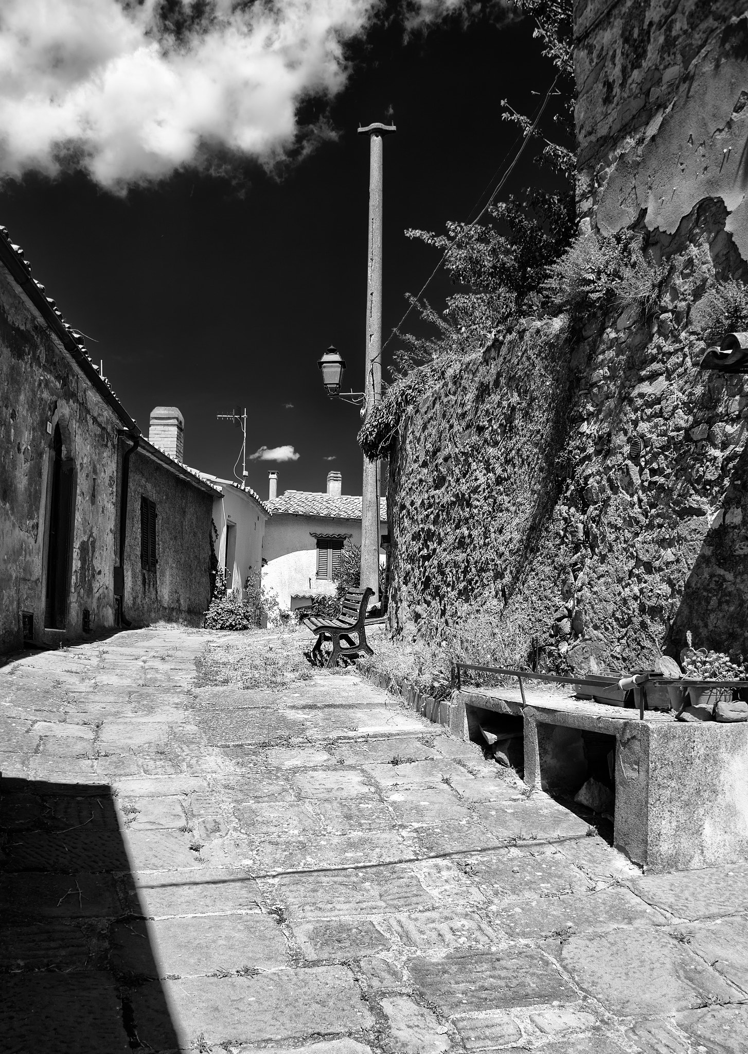 Canon EF 28-200mm F3.5-5.6 USM sample photo. Streets of roselle - italy photography