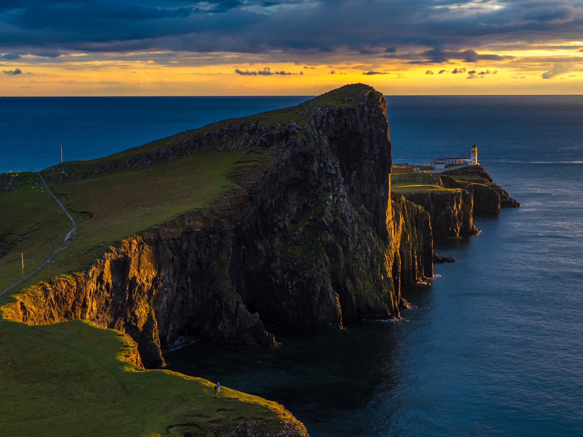 Olympus OM-D E-M5 II + Panasonic Leica DG Summilux 25mm F1.4 II ASPH sample photo. Scotland lighthouse photography