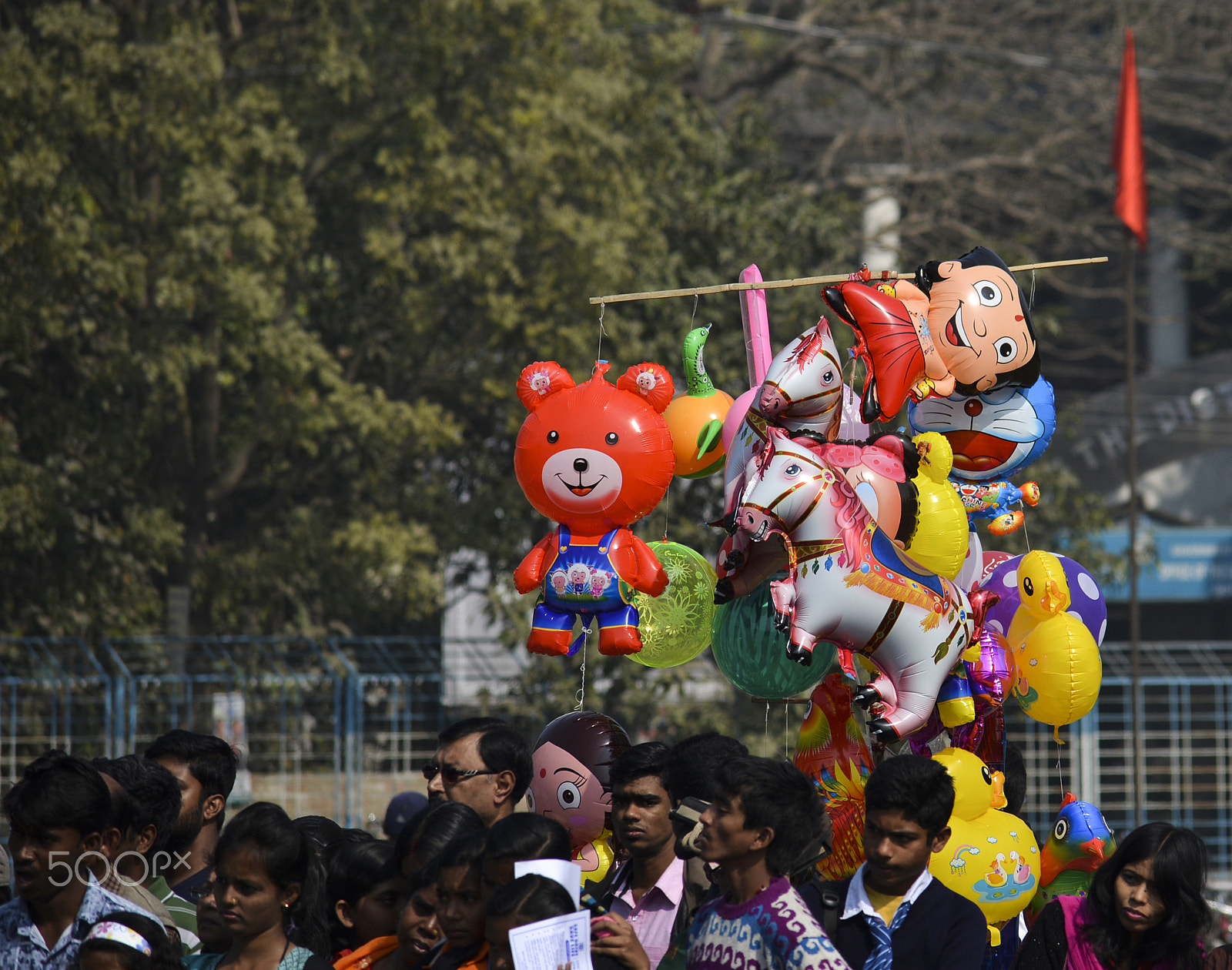 Nikon D5200 + Sigma 70-300mm F4-5.6 DG OS sample photo. Bunch of balloons photography