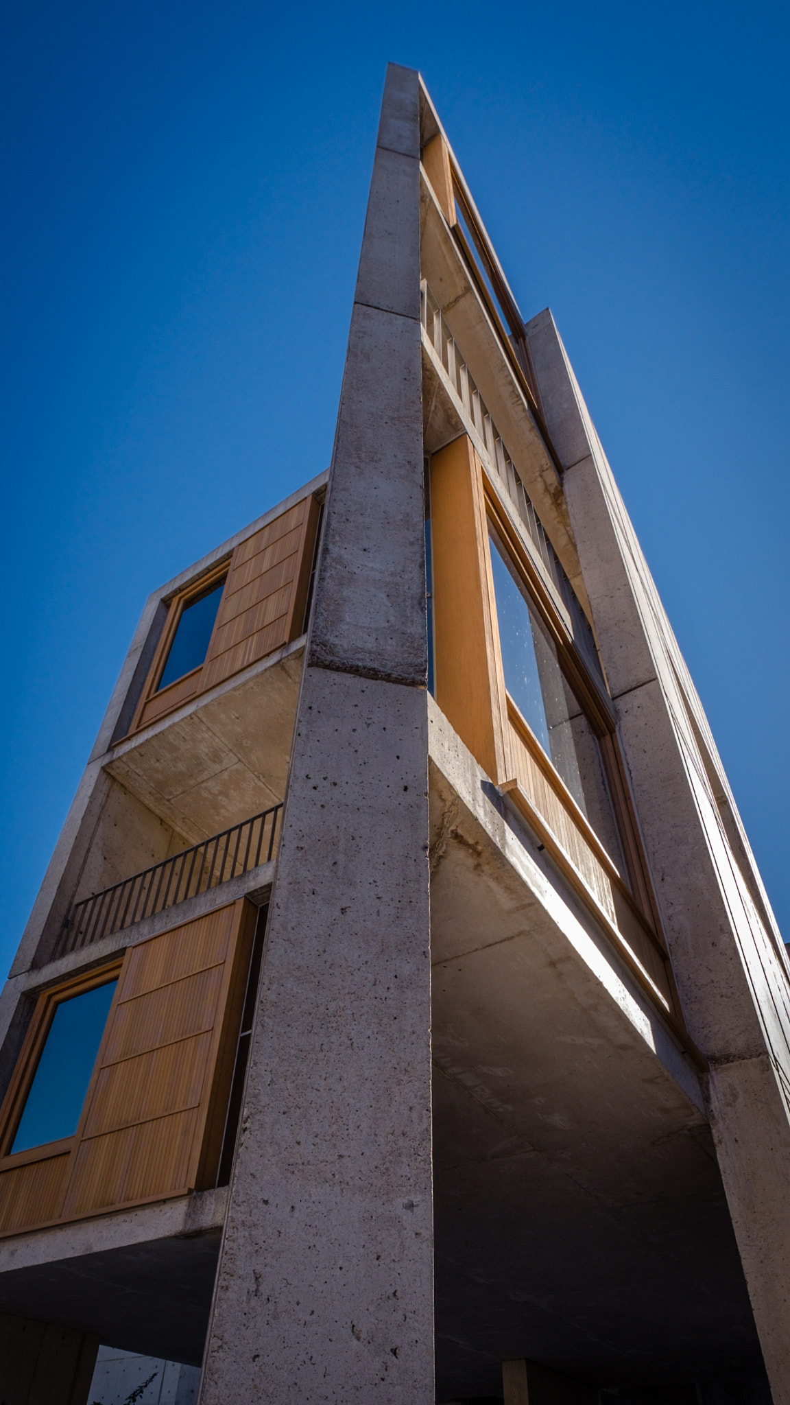 Fujifilm X-T10 + Fujifilm XF 10-24mm F4 R OIS sample photo. Salk institute photography