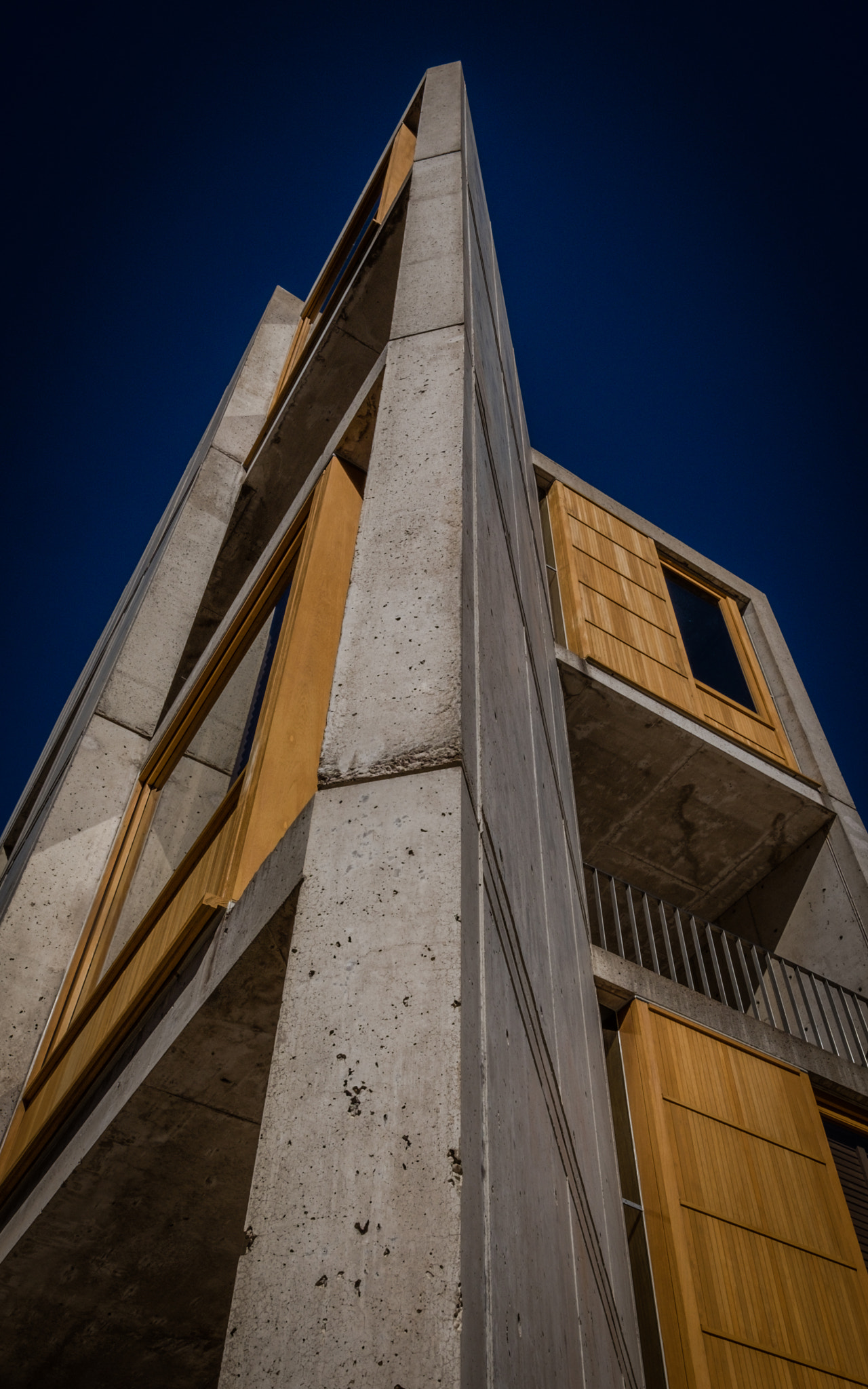 Fujifilm X-T10 + Fujifilm XF 10-24mm F4 R OIS sample photo. Salk institute photography