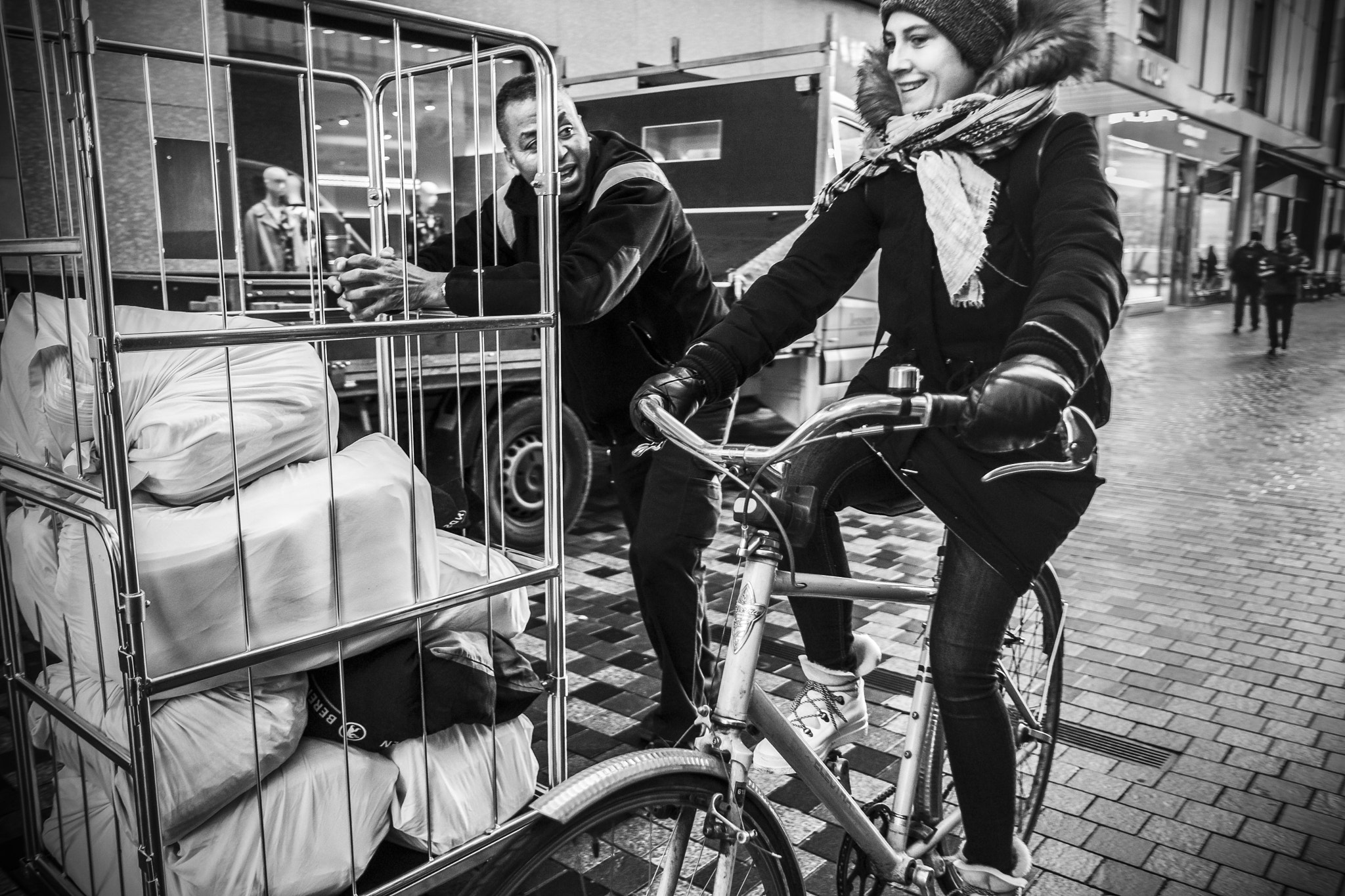 Fujifilm X-Pro2 + Fujifilm XF 18mm F2 R sample photo. Images on the run... photography