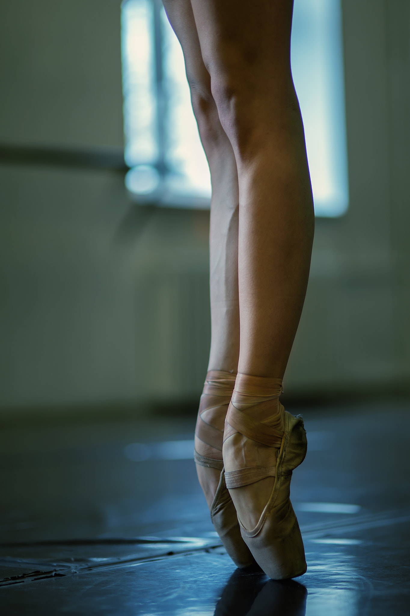 Nikon D4S + Sigma 85mm F1.4 EX DG HSM sample photo. Ballerina photography