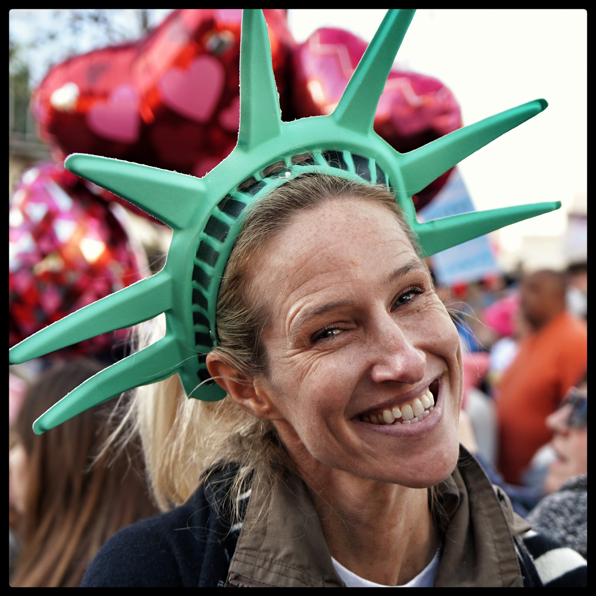 Sony a6300 + Sony Vario-Tessar T* E 16-70mm F4 ZA OSS sample photo. Lady liberty - women's march los angeles photography