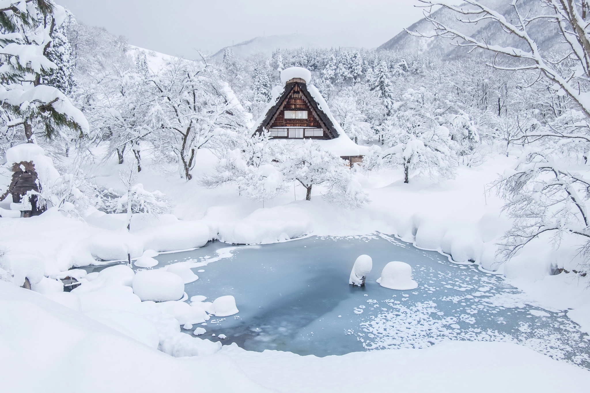 Fujifilm X-E2 + Fujifilm XF 18-135mm F3.5-5.6 R LM OIS WR sample photo. Frozen village photography