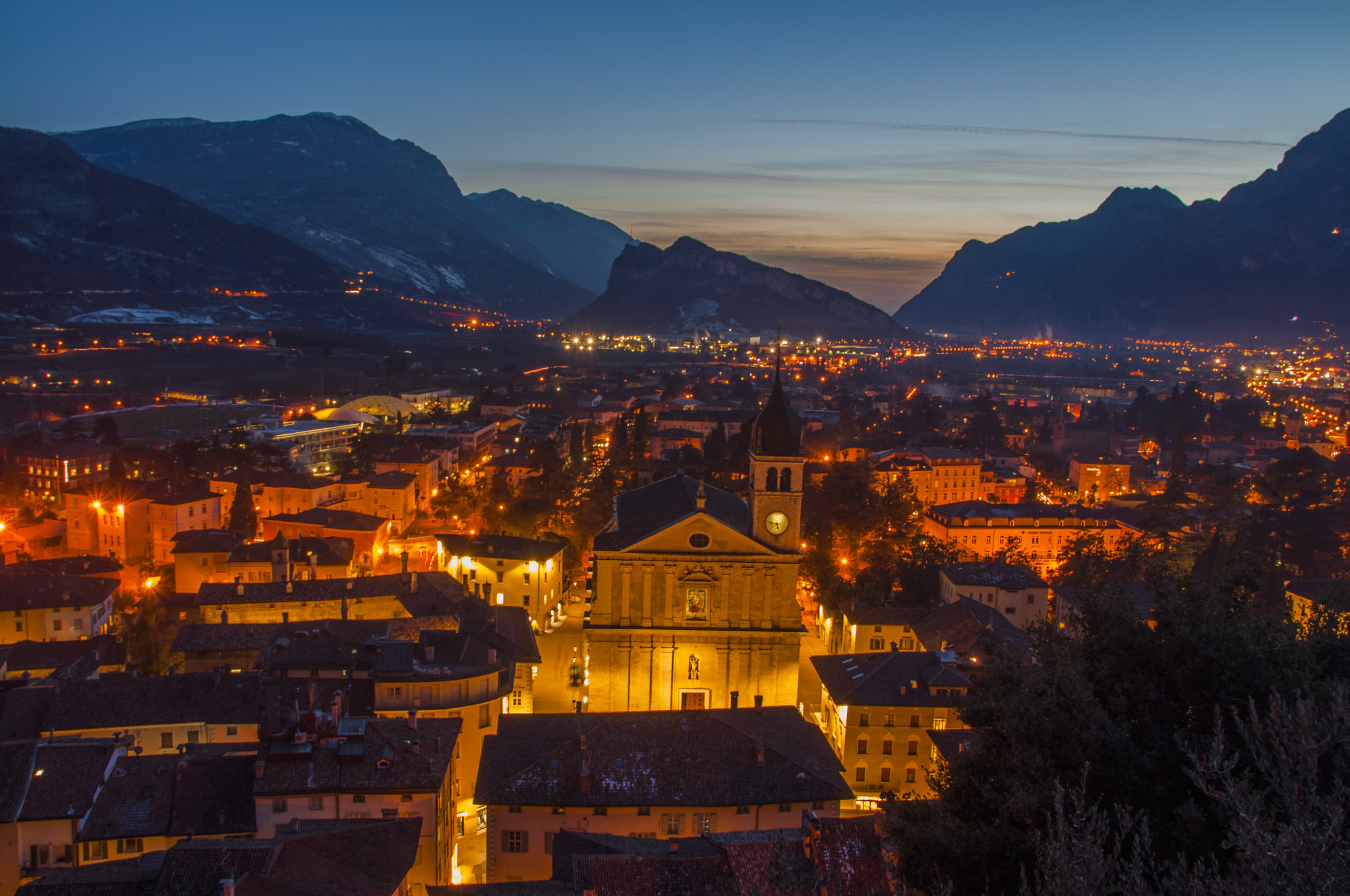 Nikon D5000 + Sigma 18-200mm F3.5-6.3 DC OS HSM sample photo. Arco by night photography