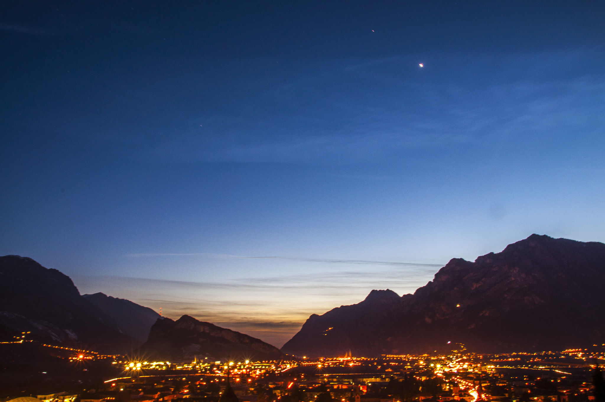 Nikon D5000 + Sigma 18-200mm F3.5-6.3 DC OS HSM sample photo. Arco by night photography