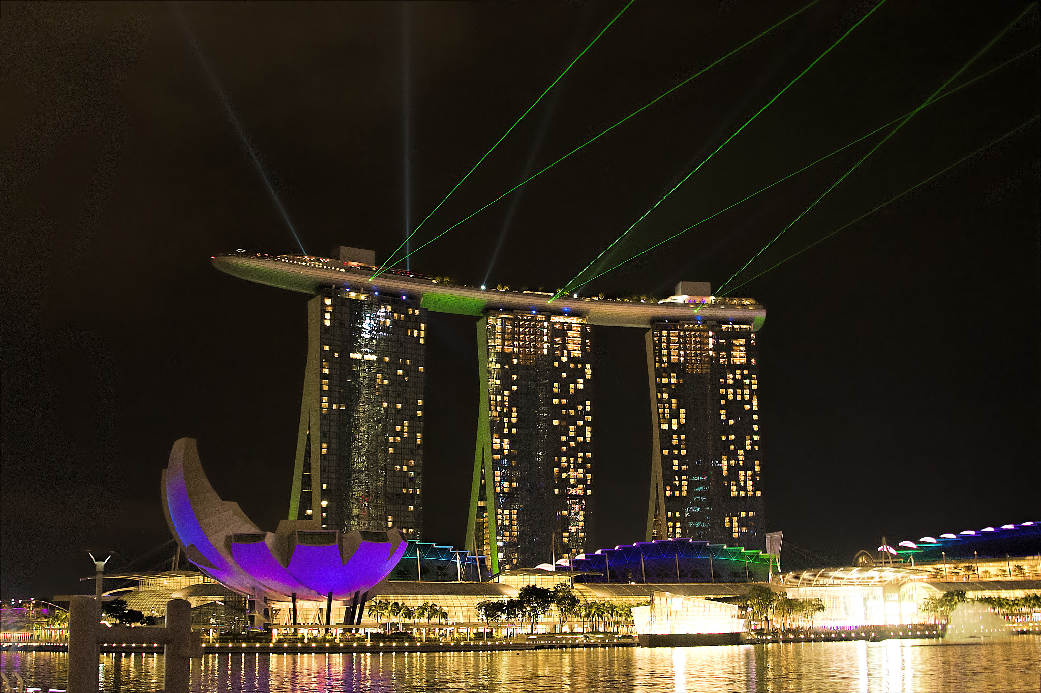 Canon EF 28-300mm F3.5-5.6L IS USM sample photo. Singapore marina bay hotel laser show photography