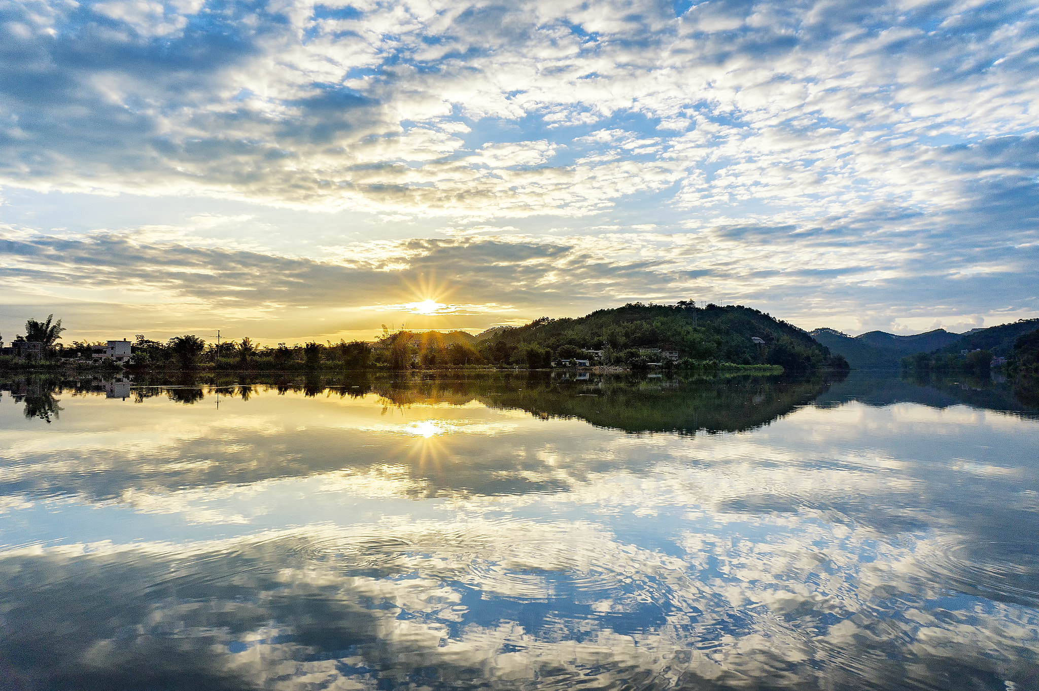 Sony Alpha QX1 + Sony E 16mm F2.8 sample photo. 黎嘴晚霞 photography