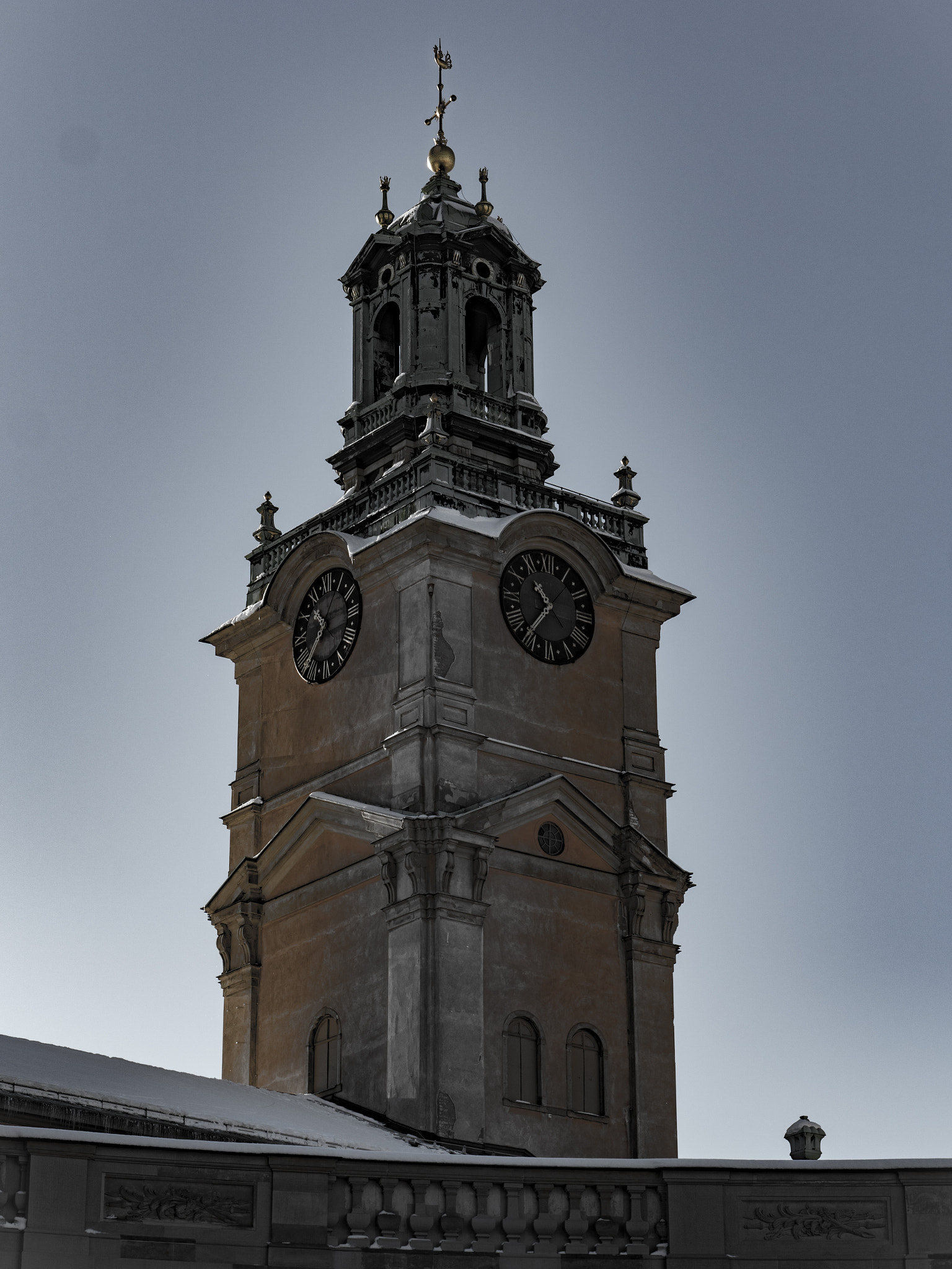 Panasonic Lumix G 42.5mm F1.7 ASPH Power OIS sample photo. Clocktower photography